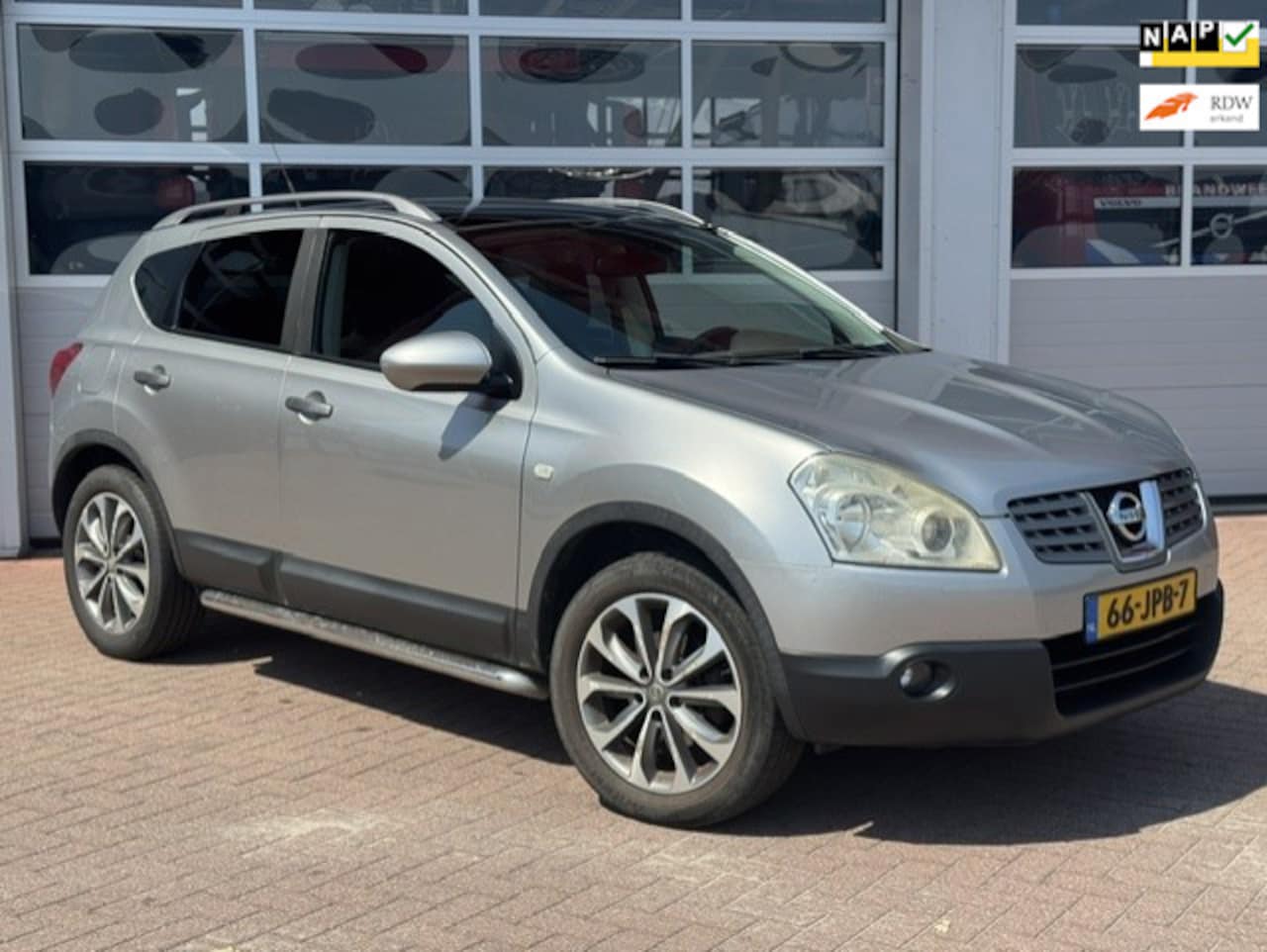 Nissan Qashqai - 1.6 Connect Edition - Panorama -Trekhaak - AutoWereld.nl