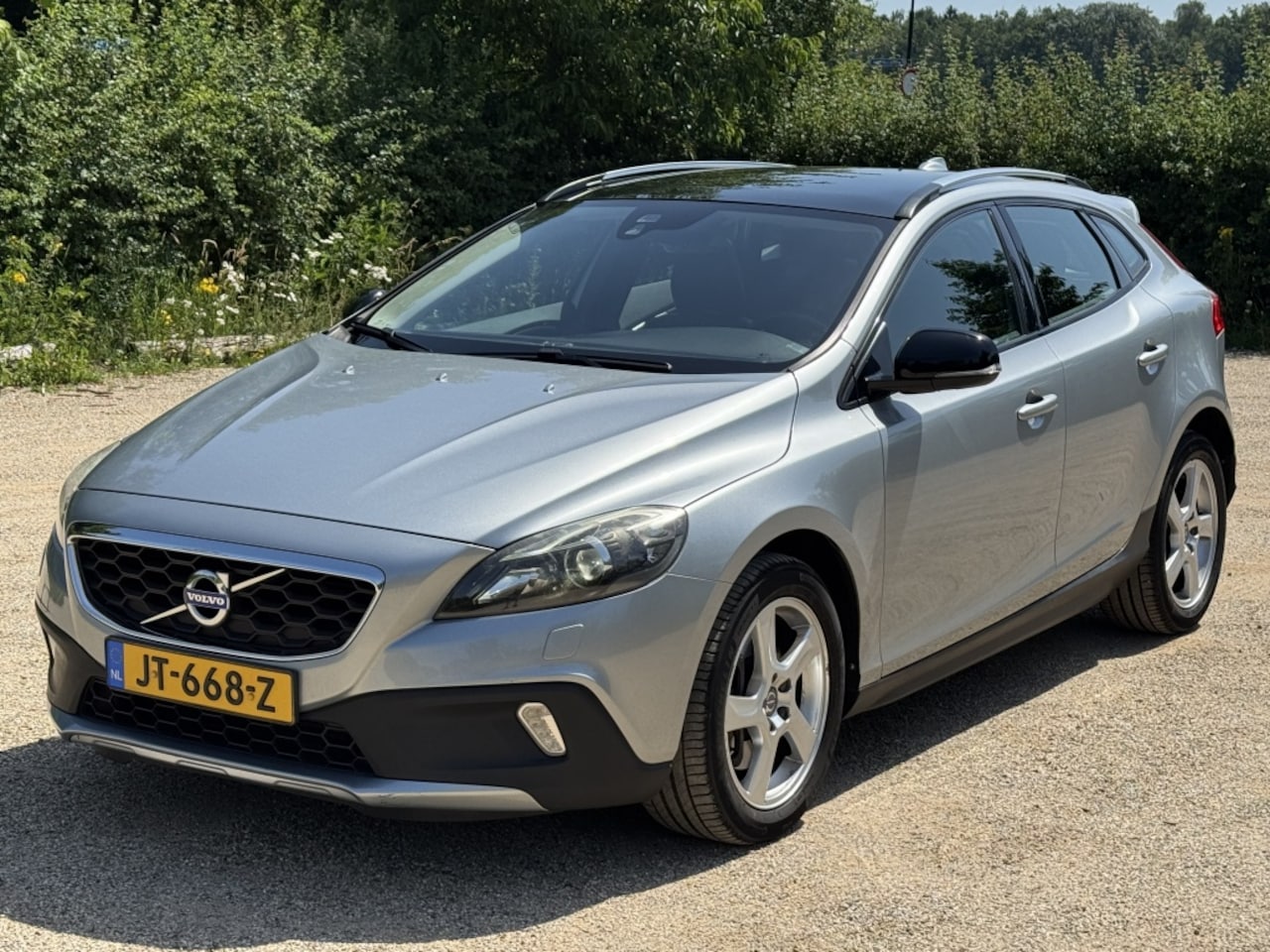 Volvo V40 Cross Country - 1.5 T3 Nordic+ *PANORAMA/LEDER/NAVI - AutoWereld.nl