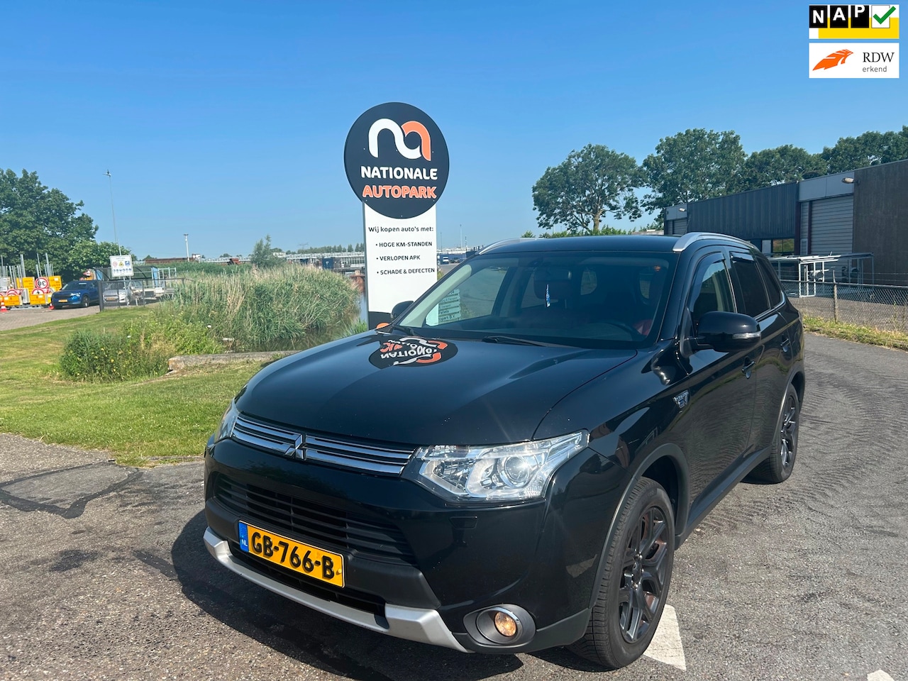Mitsubishi Outlander - | 2015 | 2.0 PHEV Executive Edition X-Line | Automaat | APK - AutoWereld.nl