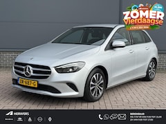 Mercedes-Benz B-klasse - 180 Business Solution Automaat / Dealer Onderhouden / 1e Eigenaar / Trekhaak / Navigatie /