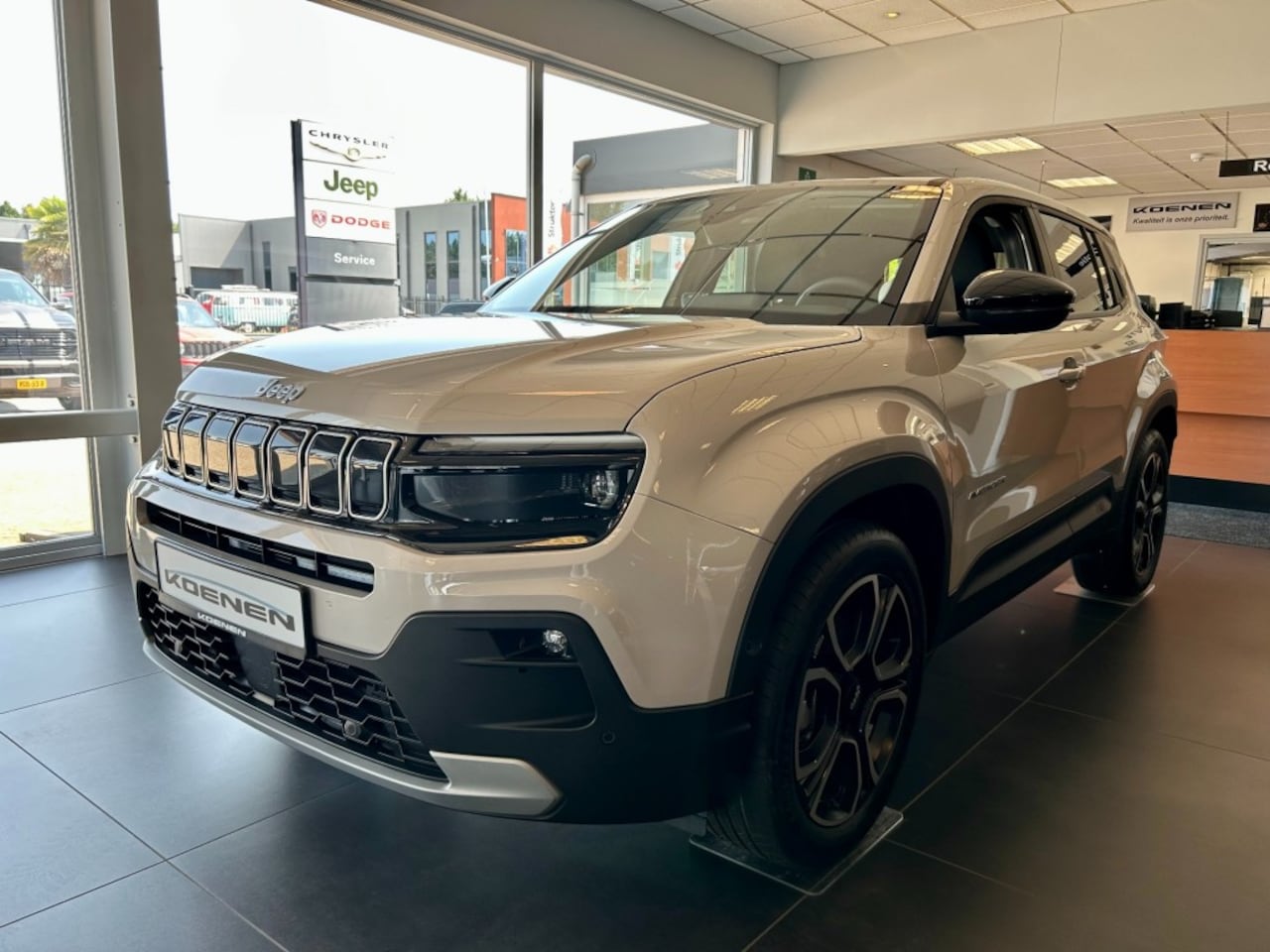 Jeep Avenger - SUMMIT 54KWH Stone Grey - AutoWereld.nl