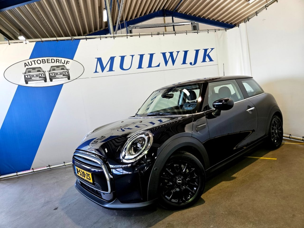 MINI Cooper - 1.5 Business Edition / Camera / LED / Sfeer / NL Auto - AutoWereld.nl