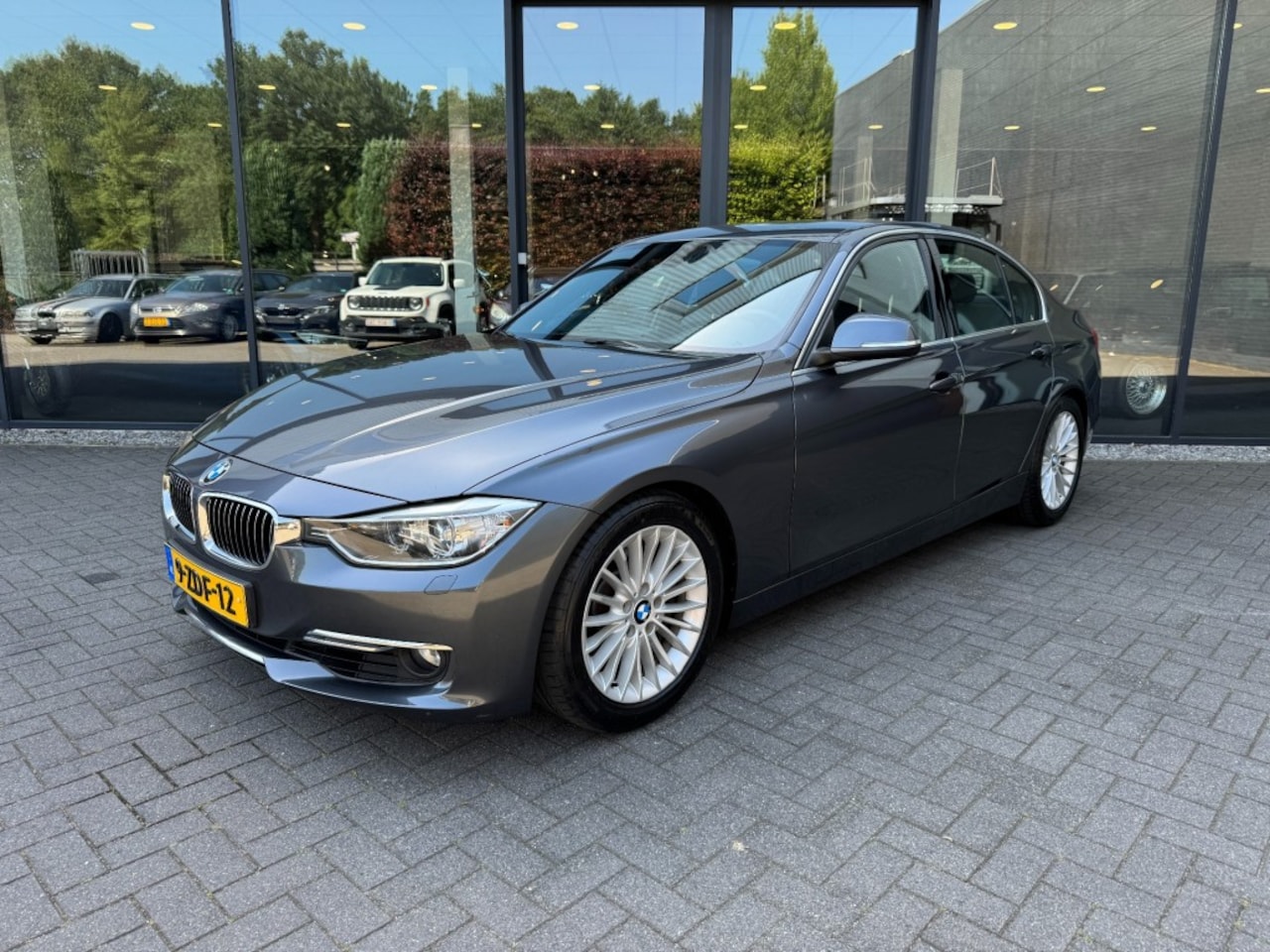 BMW 3-serie - 320i Luxury 320i Luxury,Xenon,NaviPro,Keyless,Stoelverw,Clima,Cruise,PDC,Dealer OH - AutoWereld.nl