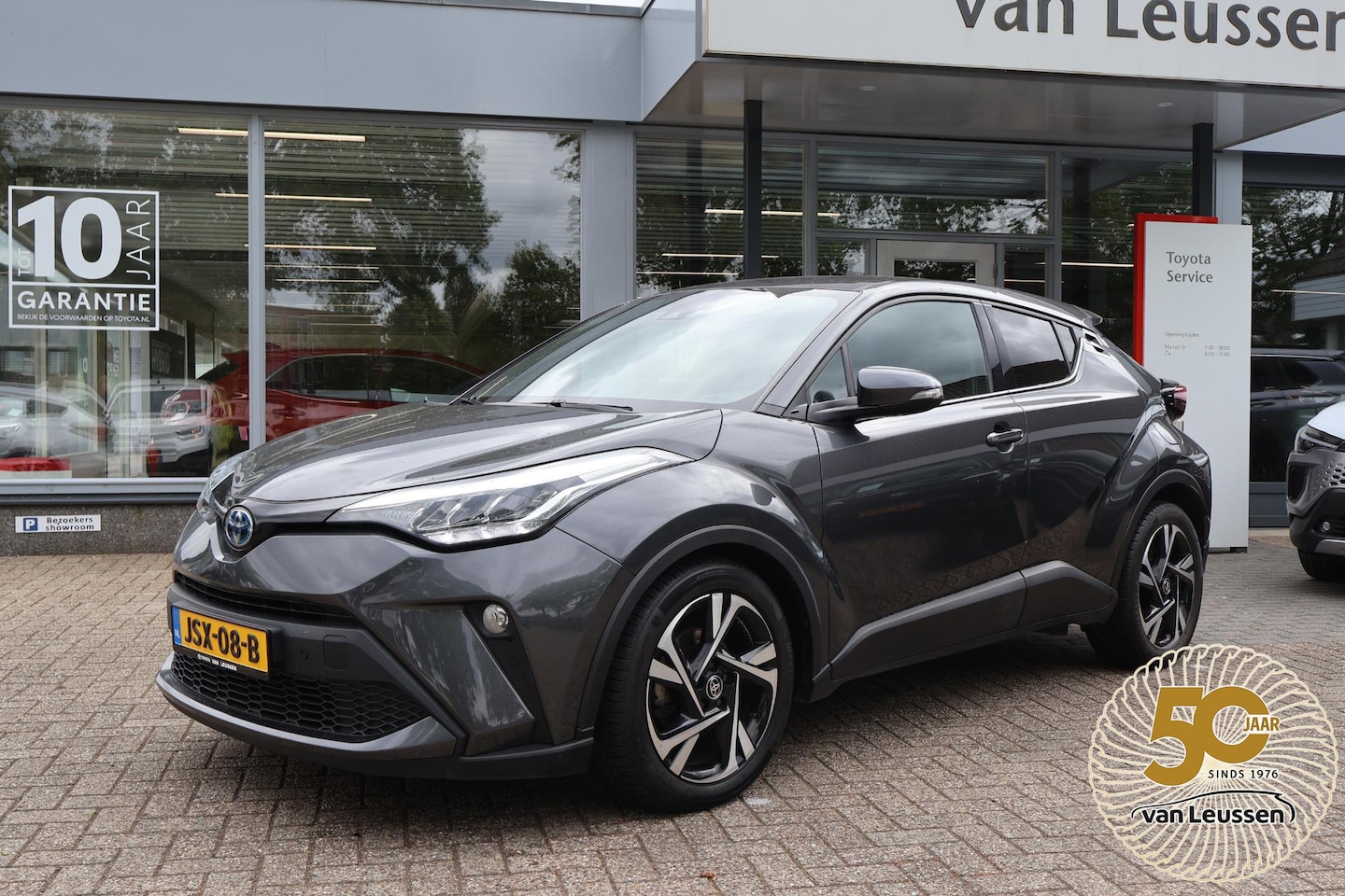 Toyota C-HR - 1.8 HYBRID DYNAMIC STOELVERW. DODEHOEK ALL-SEASON KEYLESS LED KOPLAMPEN PARK.SENSOREN V+A - AutoWereld.nl