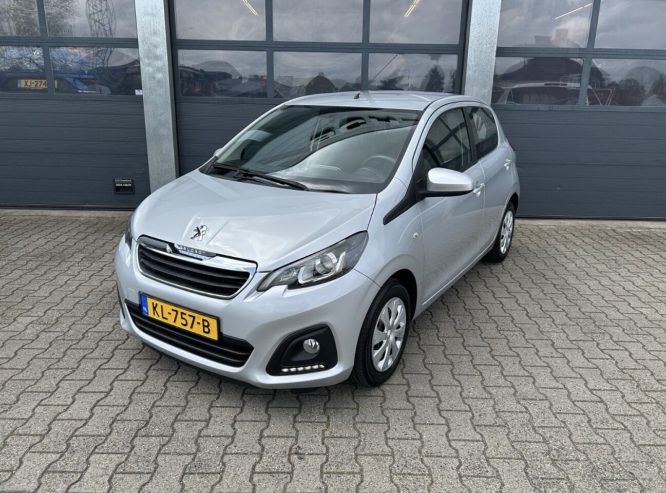 Peugeot 108 - 1.0 12V E-VTI 51KW 5DR Blue Lion - AutoWereld.nl