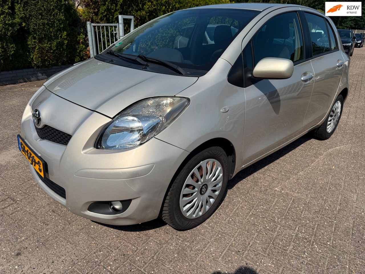 Toyota Yaris - 1.3 VVTi 5-DRS AUT. Aspiration ECC *LICHTE VOORSCHADE* - AutoWereld.nl