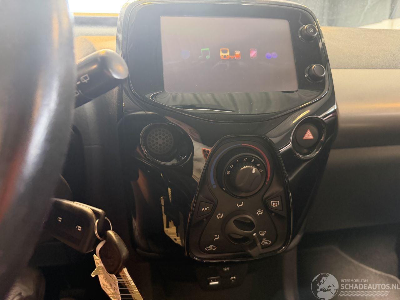Peugeot 108 - 1.2 TOP! Roland Garros