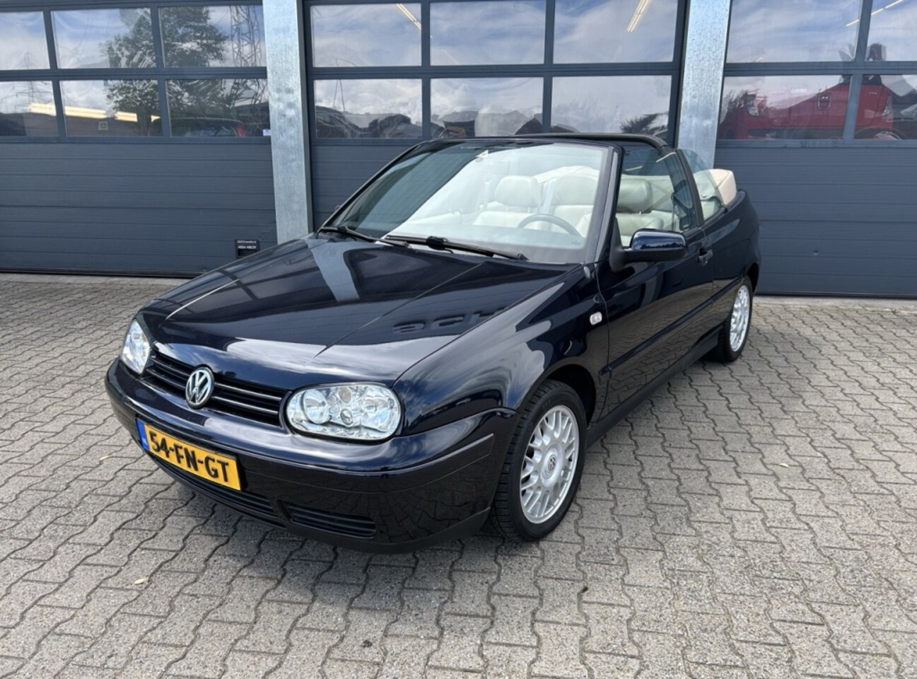 Volkswagen Golf Cabriolet - 1.8 66KW AUT Highline Executive Plus - AutoWereld.nl