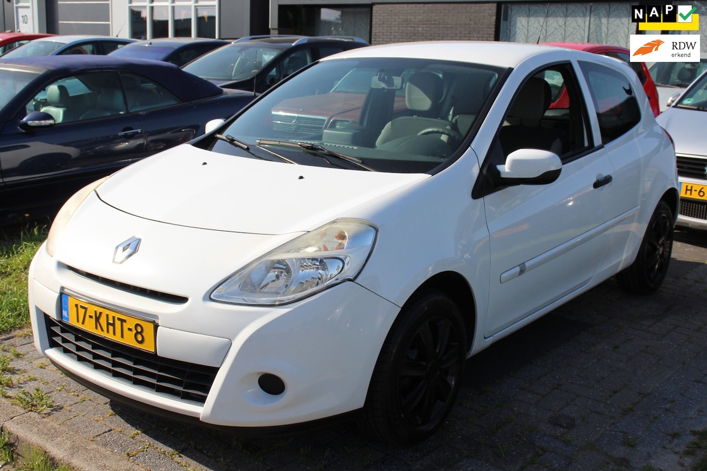 Renault Clio - 1.2-16V Special Line IJsoude AIrco 133.000km NAP APK 04-2027! Elec pakket Zuinig - AutoWereld.nl