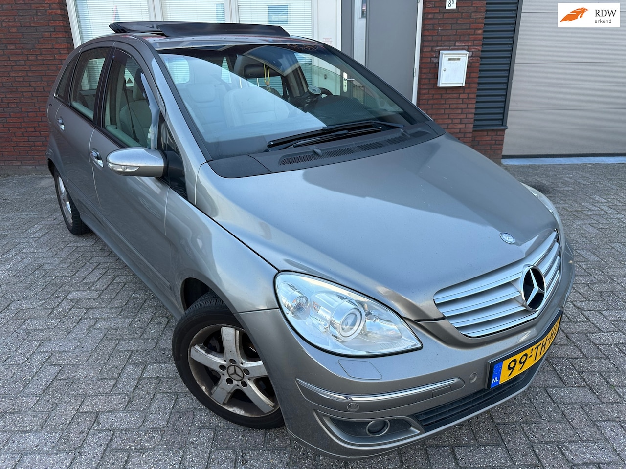 Mercedes-Benz B-klasse - 200 / Pano / Navi / PDC / Leder / AUT / Stoelverw - AutoWereld.nl