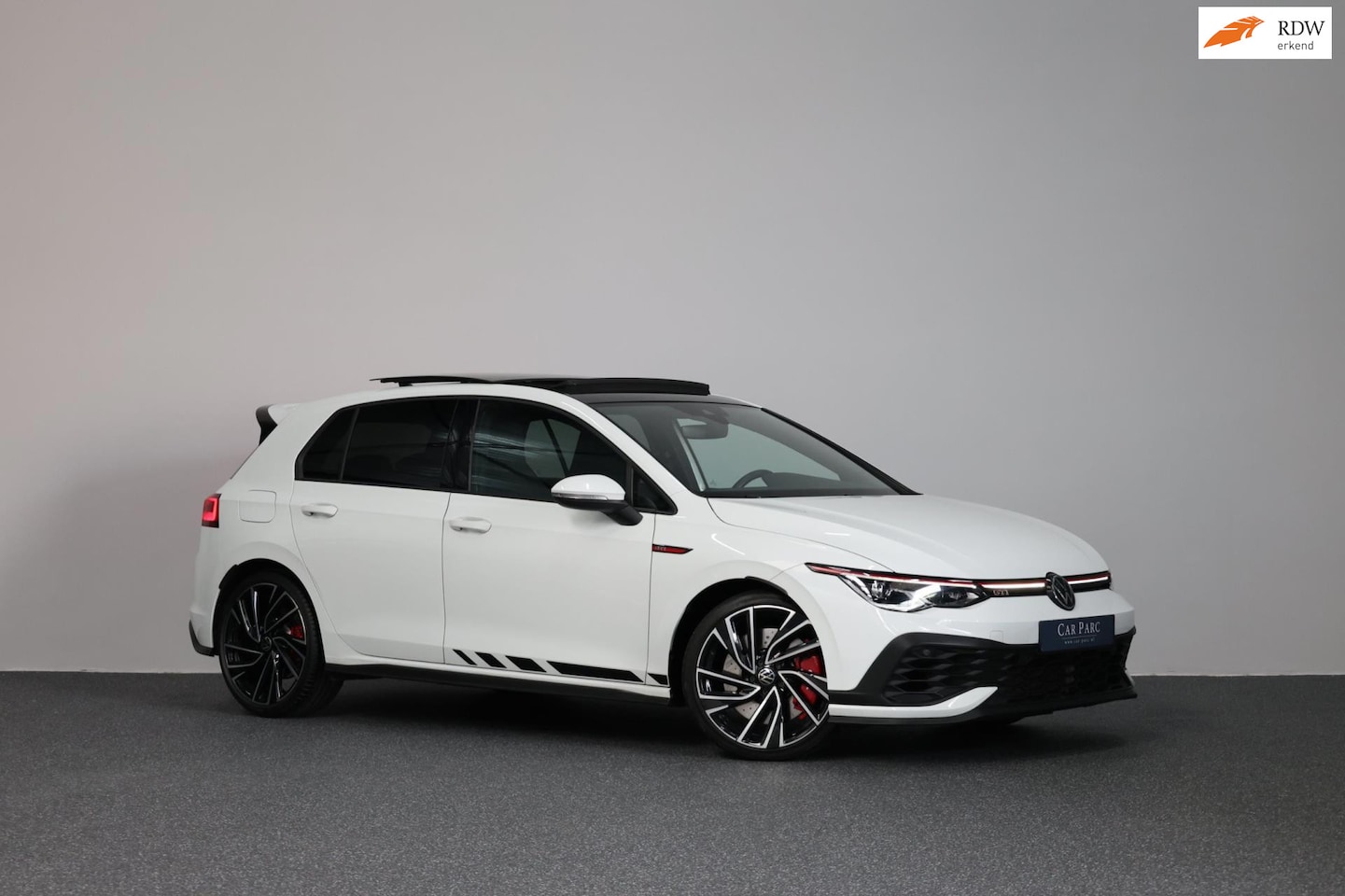 Volkswagen Golf - 2.0 TSI GTI Clubsport 301+PK LED+IQ/VIRTUAL/SFEER/PANO/LEER+S.VERKOELING+MEMORY/19"/CAM/LI - AutoWereld.nl