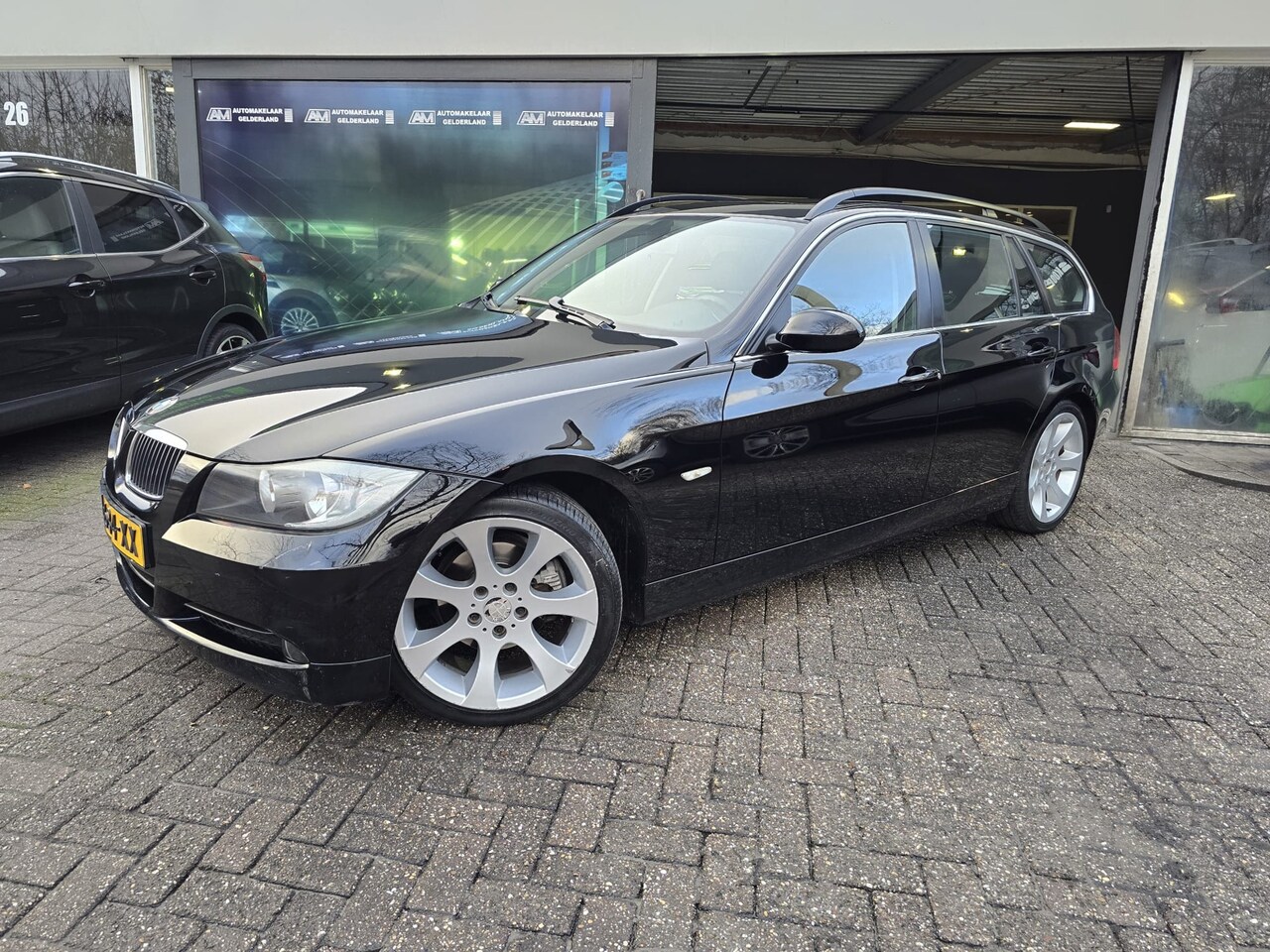 BMW 3-serie Touring - 325i Dynamic Executive | NIEUWE APK | PANO DAK | PDC | AIRCO | LMV | - AutoWereld.nl