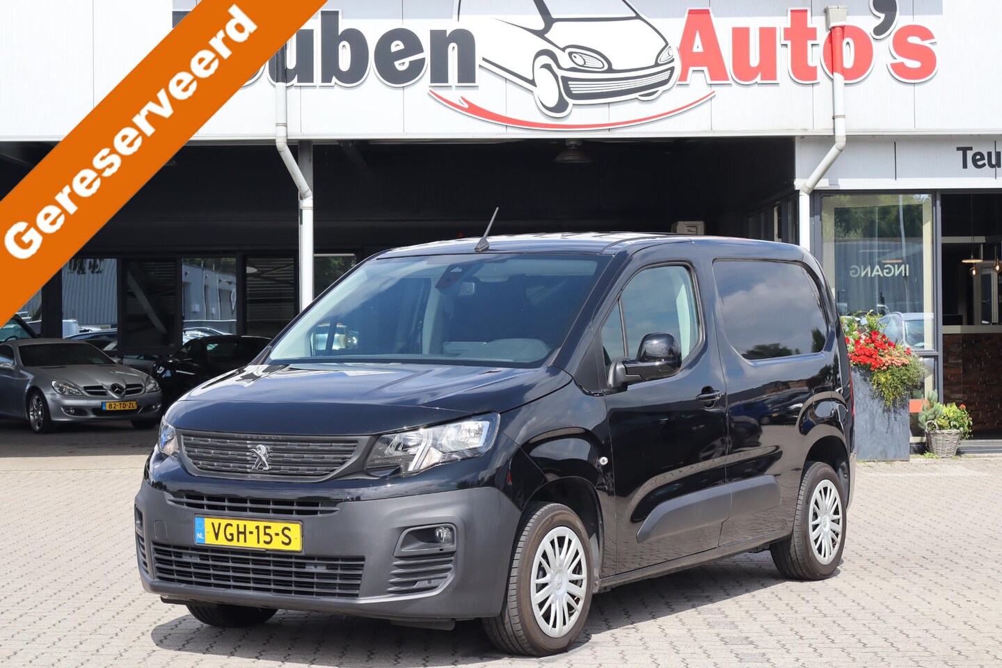 Peugeot Partner - 1.5 BlueHDI Premium Automaat, Navigatie, Apple Carplay, Rechter zijdeur, 2 achterdeuren, C - AutoWereld.nl