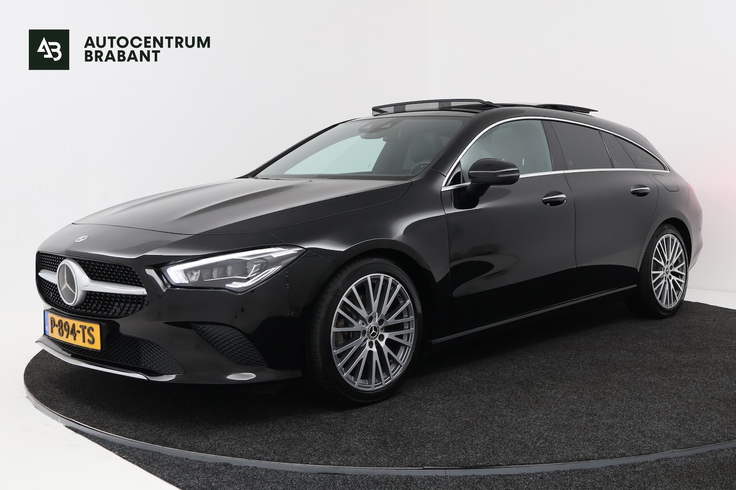 Mercedes-Benz CLA-klasse Shooting Brake - 180 Solution Luxury (PANORAMADAK, SFEERVERLICHTING, CAMERA, TREKHAAK WEGKLAPBAAR) - AutoWereld.nl