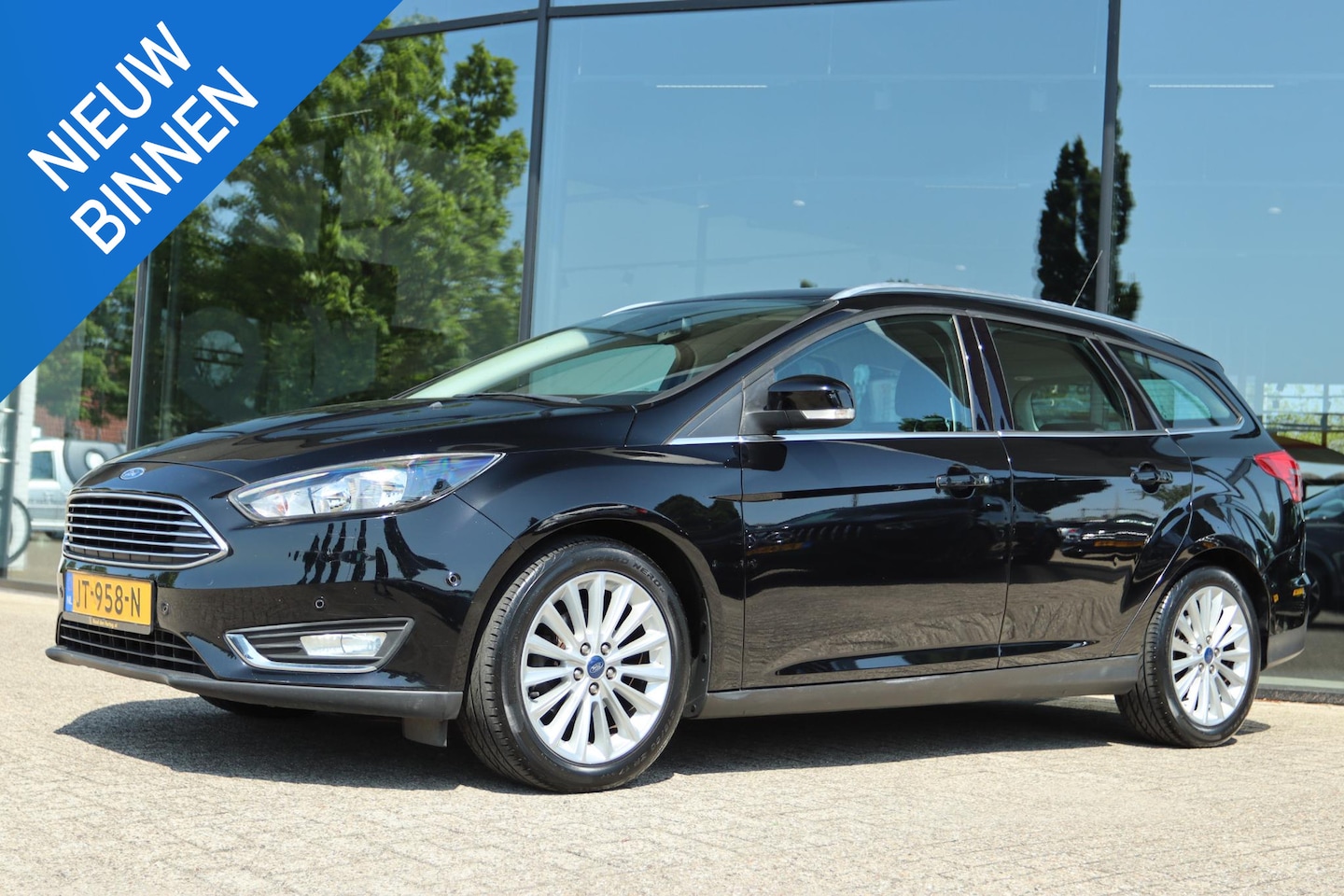 Ford Focus Wagon - 1.0 TITANIUM | NAVI | VOORUITVERW. | TREKHAAK | PDC | - AutoWereld.nl
