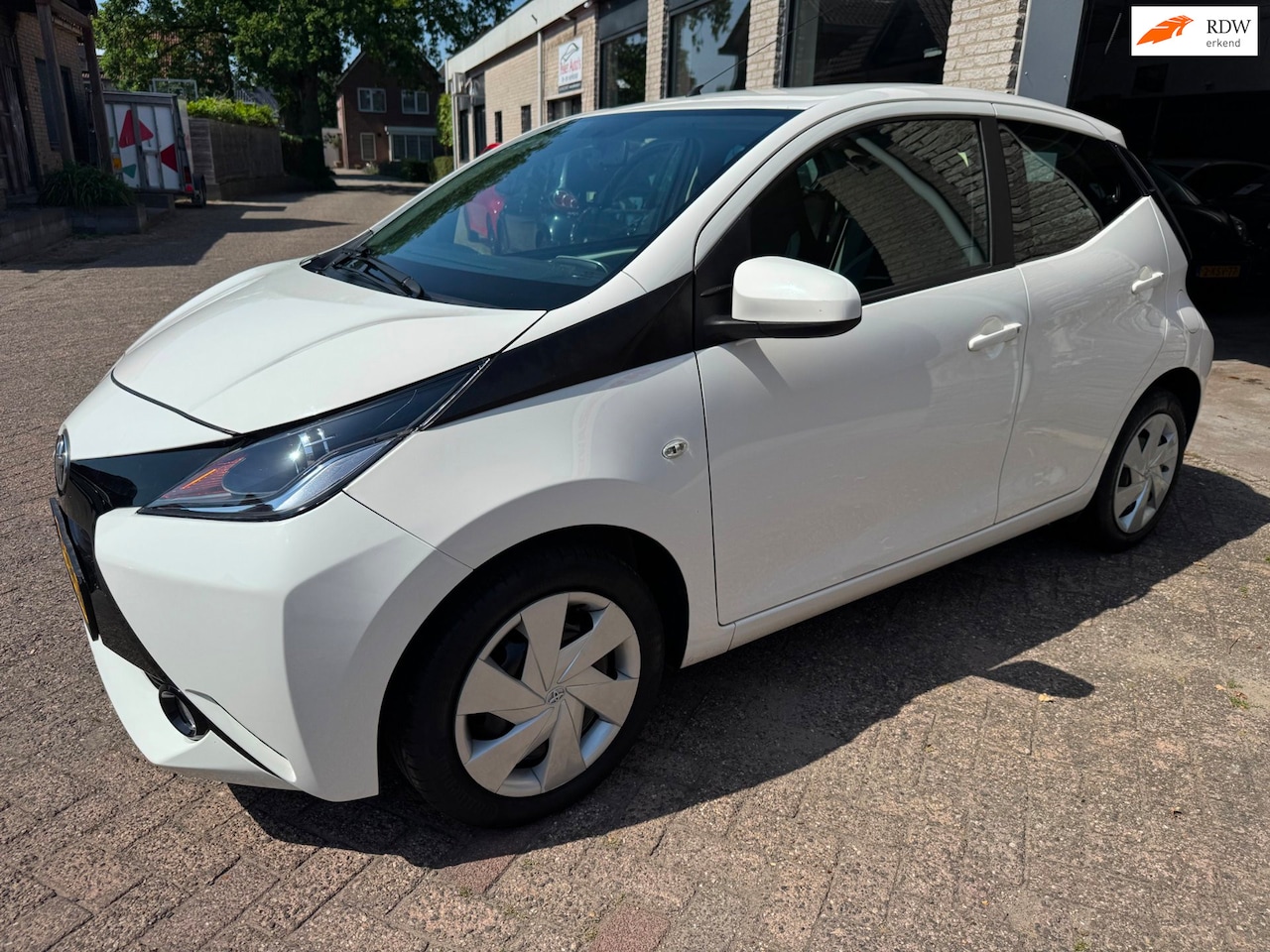 Toyota Aygo - 1.0 VVT-i x-pose AIRCO 44133 LAGE KM KLEINE BEURT GEHAD LUXE UITVOERING NW APK AFLEVERING - AutoWereld.nl