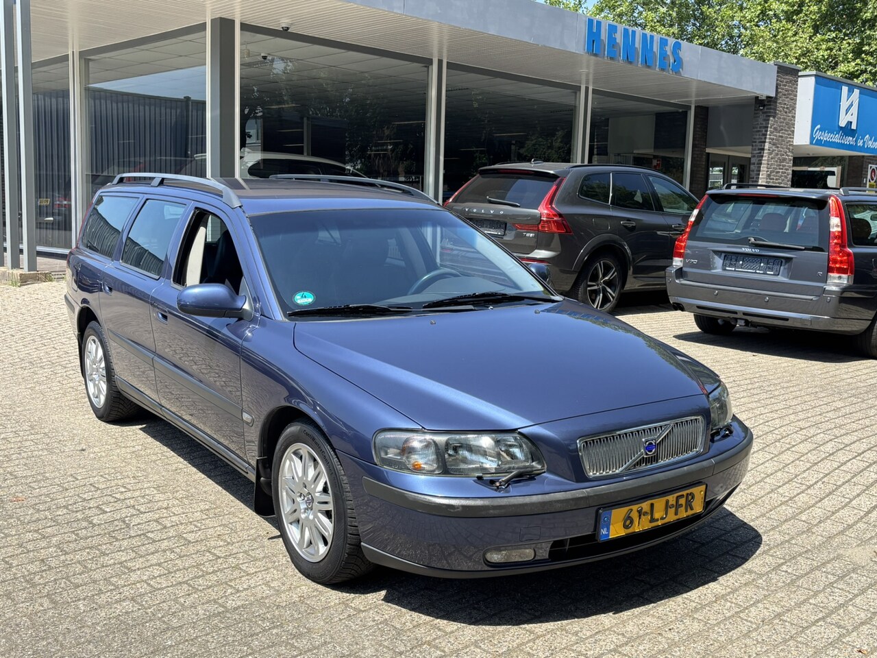 Volvo V70 - 2.4 170pk 7 Persoons BTW Netto €3223,- - AutoWereld.nl