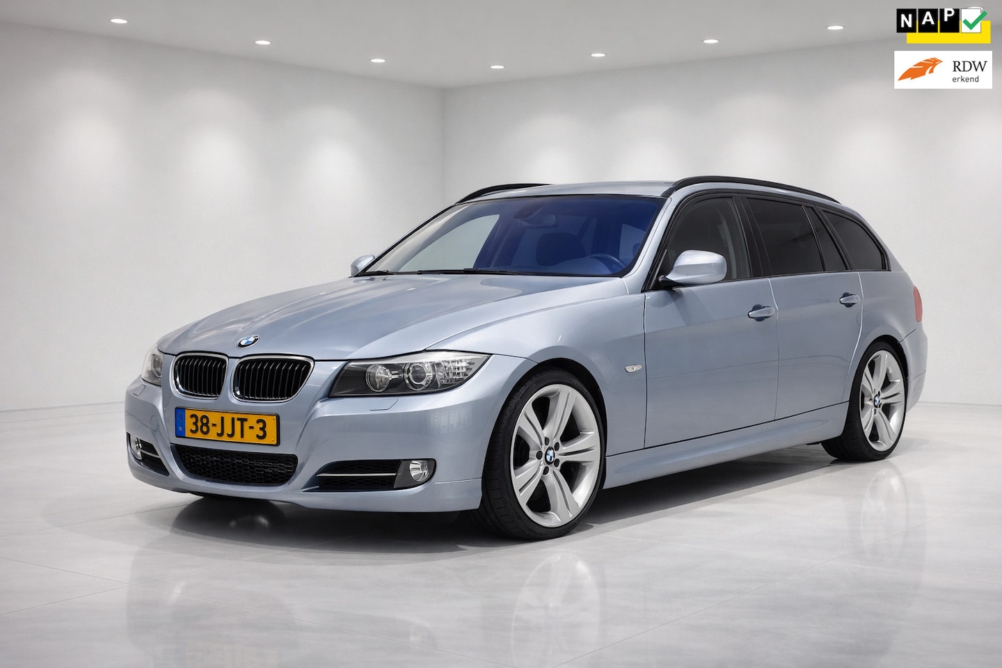 BMW 3-serie Touring - 318i Business Line M Pakket/Navi/Camera/NET!! - AutoWereld.nl