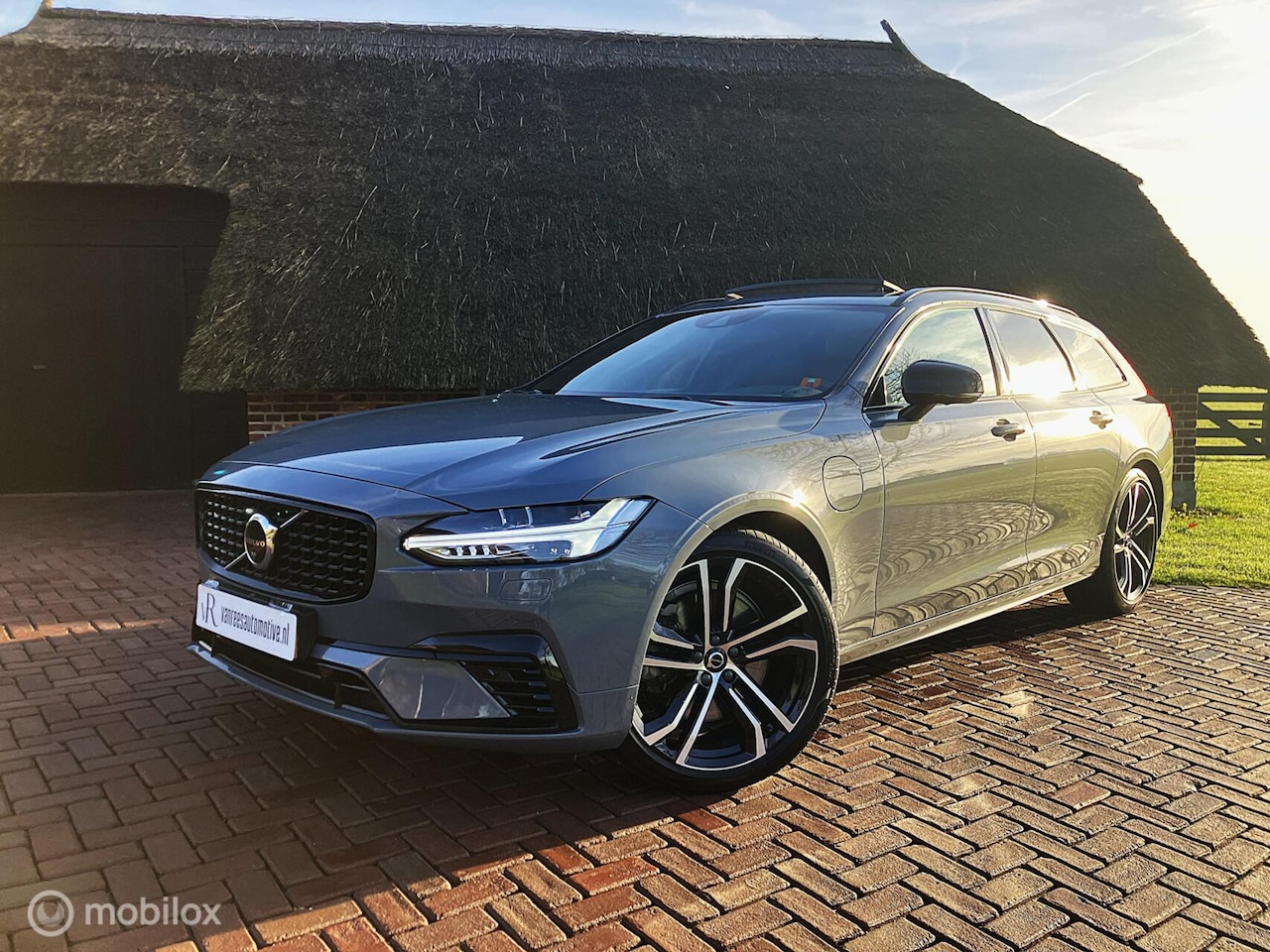 Volvo V90 - T6 AWD R-Design Led/Luchtvering/Harman Kardon/Pano - AutoWereld.nl