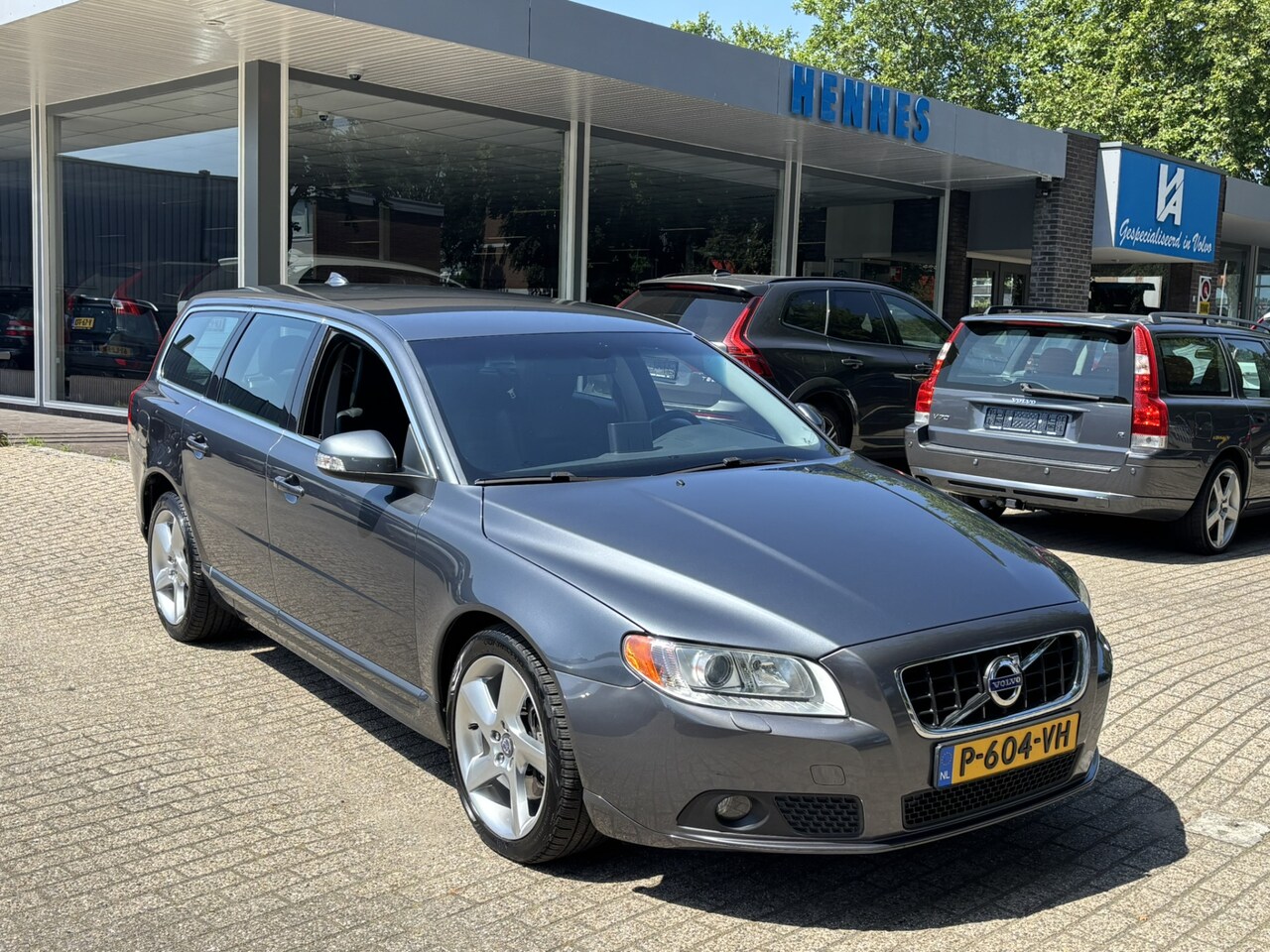 Volvo V70 - 3.0 T6 AWD Model '10 Four-C Family BTW voordeel €1000,- - AutoWereld.nl