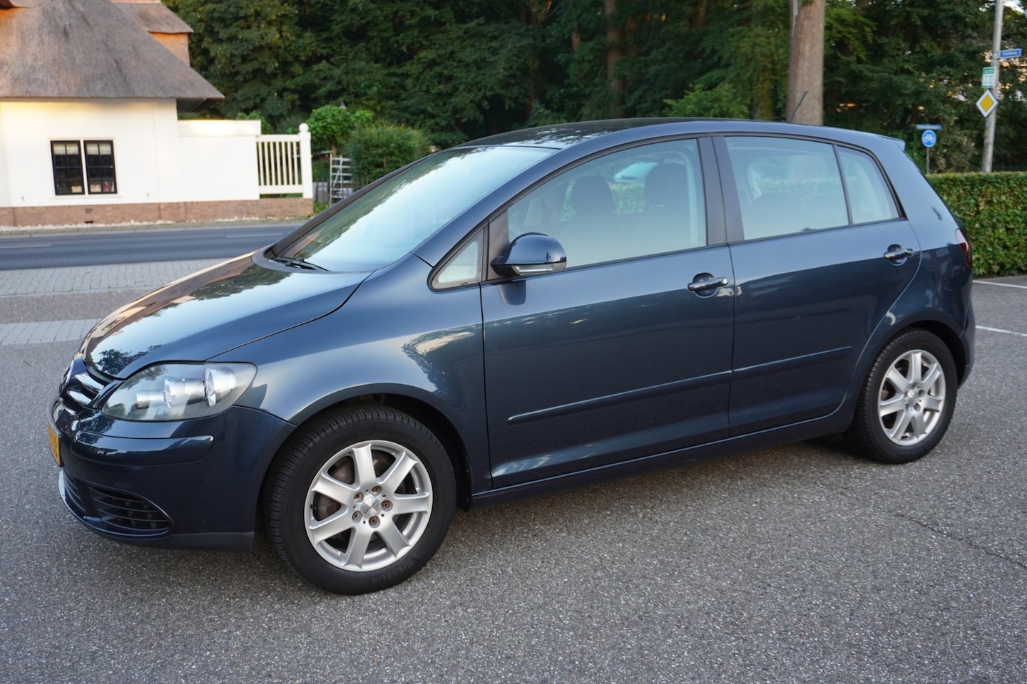Volkswagen Golf Plus - 1.6 FSI Optive 3 Airco Trekhaak - AutoWereld.nl