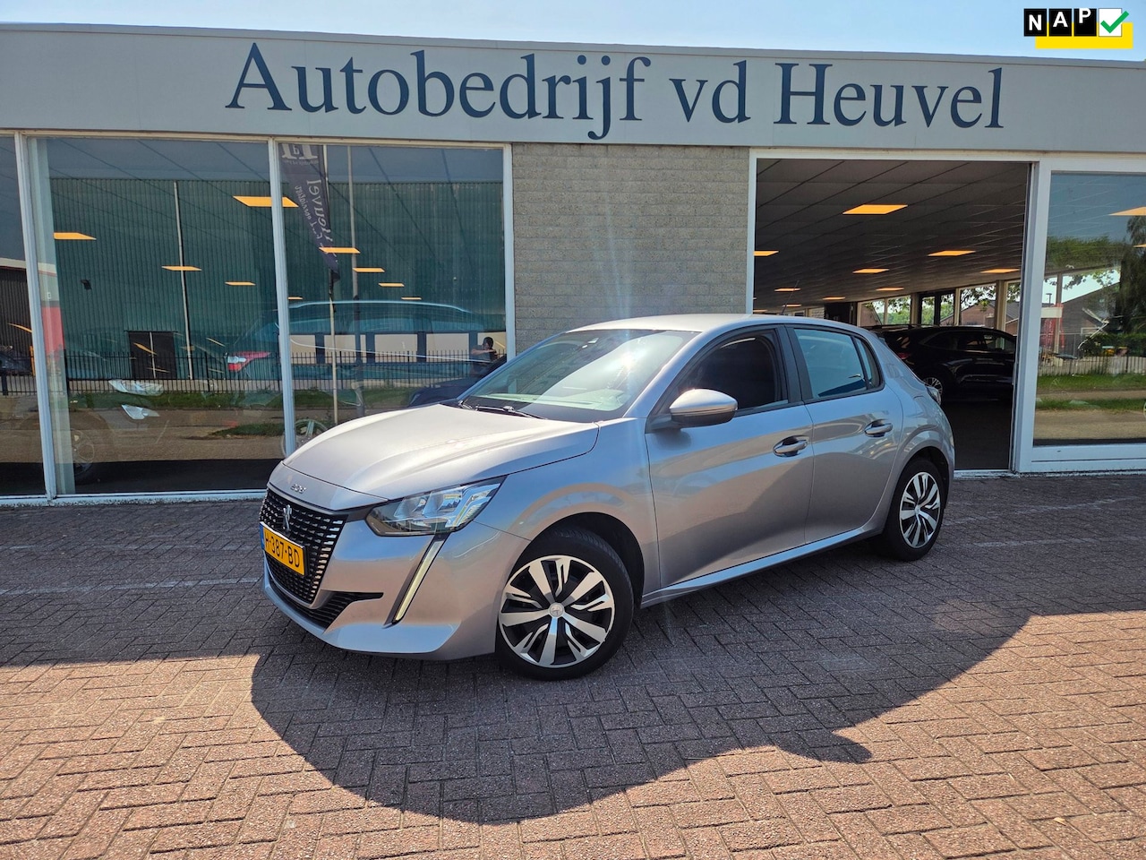 Peugeot 208 - 1.2 PureTech Blue Lease Active *NAP*Carplay* Rijklaar - AutoWereld.nl