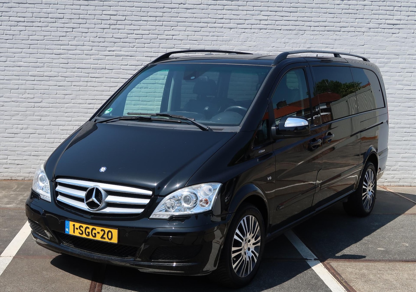 Mercedes-Benz Viano - 3.0 CDI V6 Automaat 8-Persoons I Leder I Navi PDC I Trekhaak I Schuifdak V+A I - AutoWereld.nl