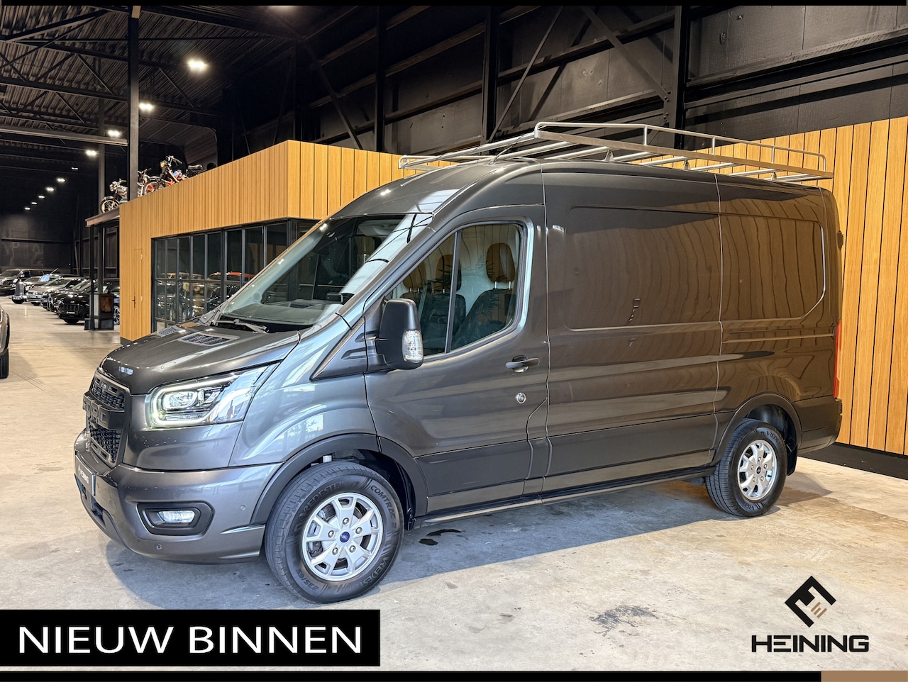 Ford Transit - 350 2.0 TDCI L2H2 Limited. 185 PK Automaat. Nav. Apple-carplay. camera. bi-xenon. trekhaak - AutoWereld.nl