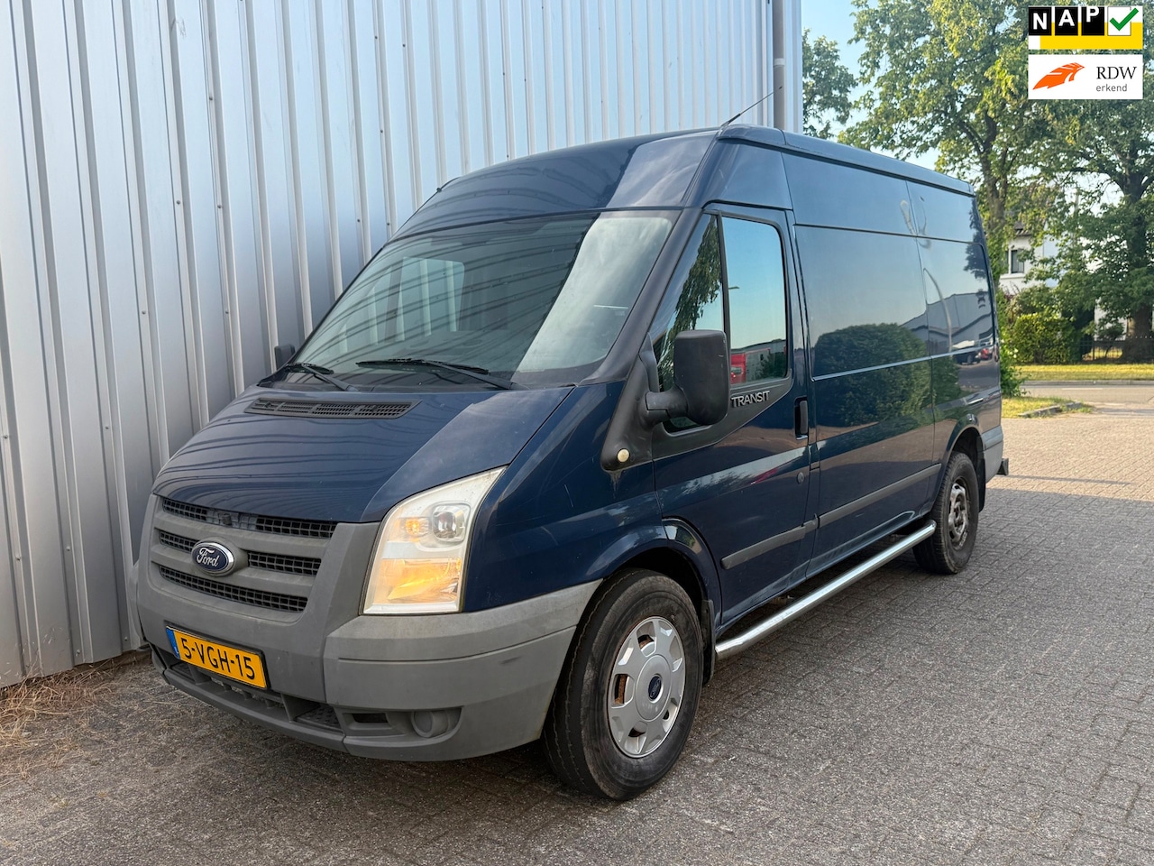 Ford Transit - 350M 2.2 TDCI/ 2010 / LAGE KMS - AutoWereld.nl