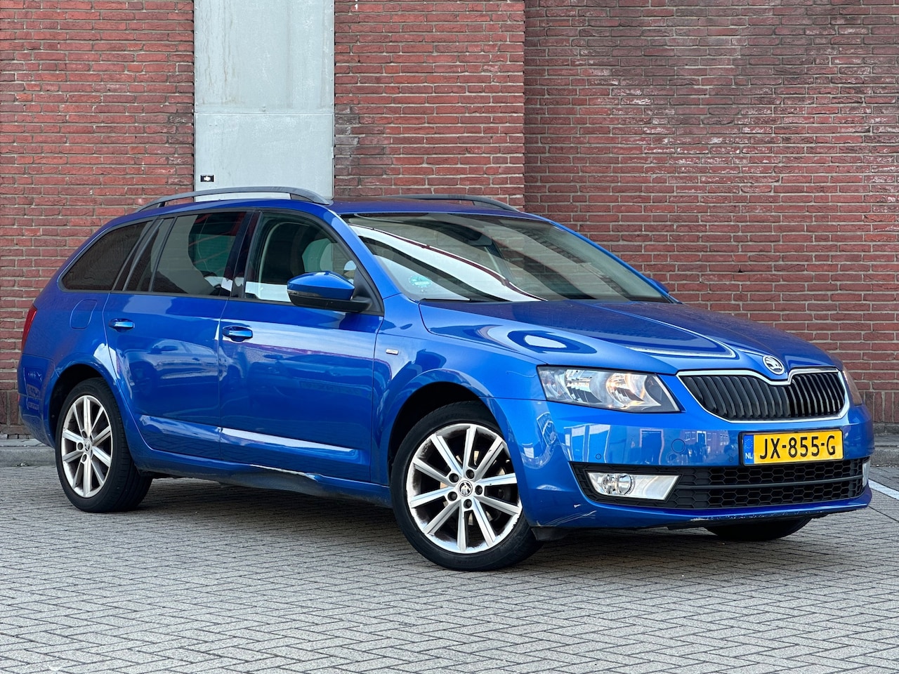 Skoda Octavia Combi - 1.6 TDI Greentech JOY Business|AUTOMAAT|PANO|NAVI|CRUISE|TREKHAAK - AutoWereld.nl