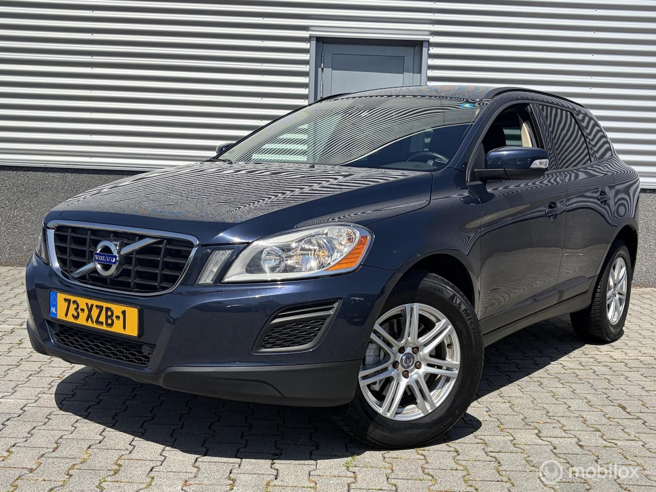 Volvo XC60 - 2.0 D4 Kinetic, Airco,Cruise,Navi - AutoWereld.nl