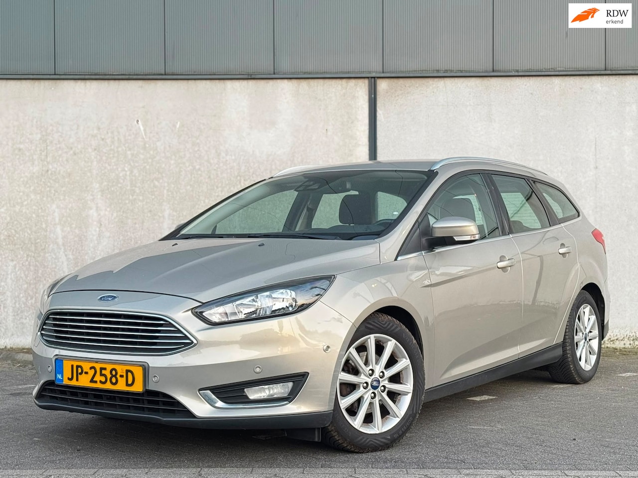 Ford Focus Wagon - 1.0 First Edition 1.0 First Edition - AutoWereld.nl