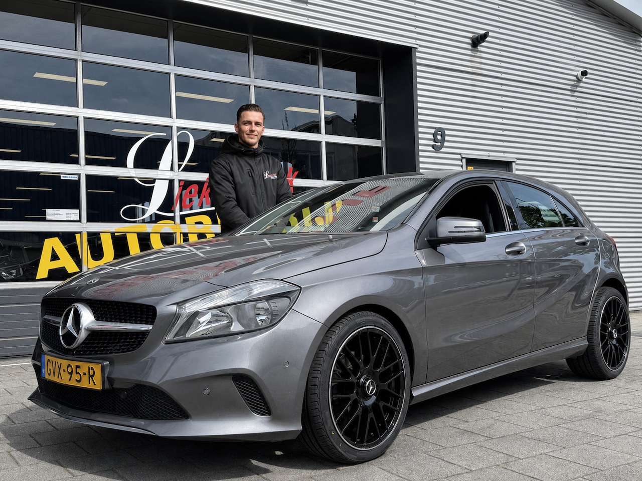 Mercedes-Benz A-klasse - 180 BlueEfficiency URBAN - Navigatie I Airco I PDC I Sport interieur & 19 inch Velgen I De - AutoWereld.nl