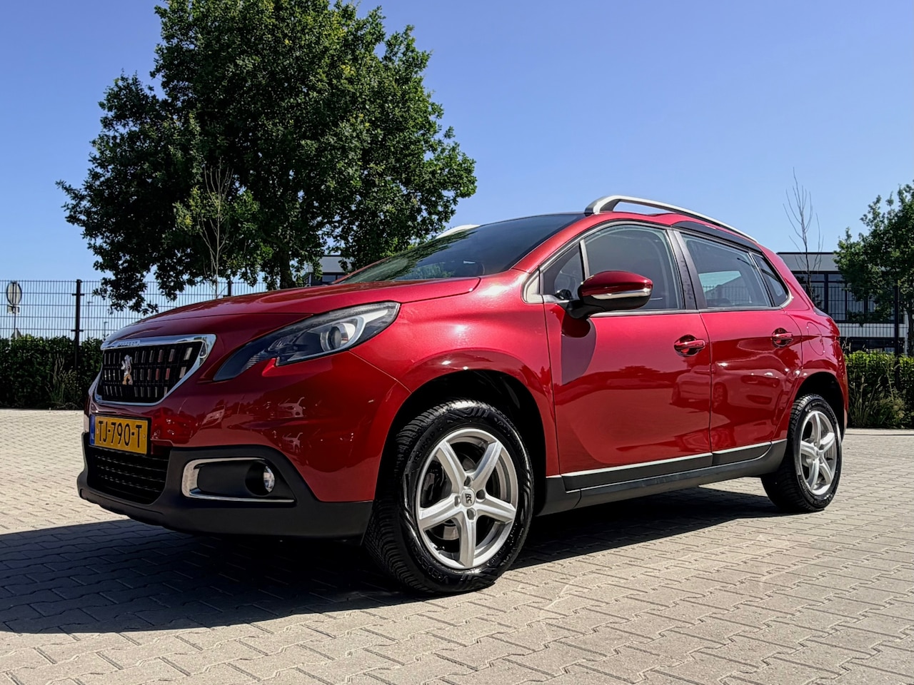 Peugeot 2008 - 1.2 PureTech Blue Lion 1.2 PureTech Blue Lion - AutoWereld.nl