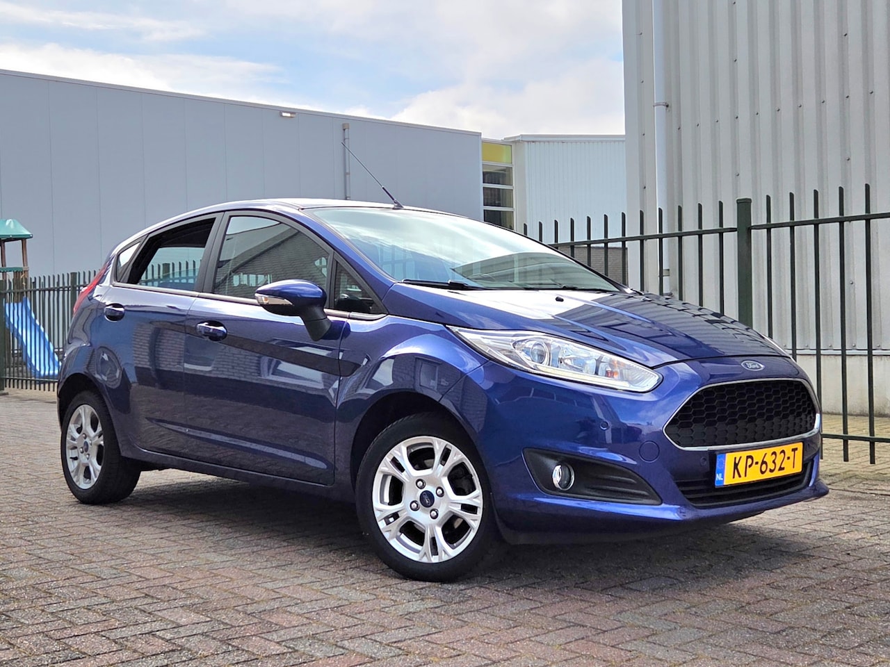 Ford Fiesta - 1.0 Airco-Cruise-Navigatie-Pdc-Led-Sportvelgen - AutoWereld.nl