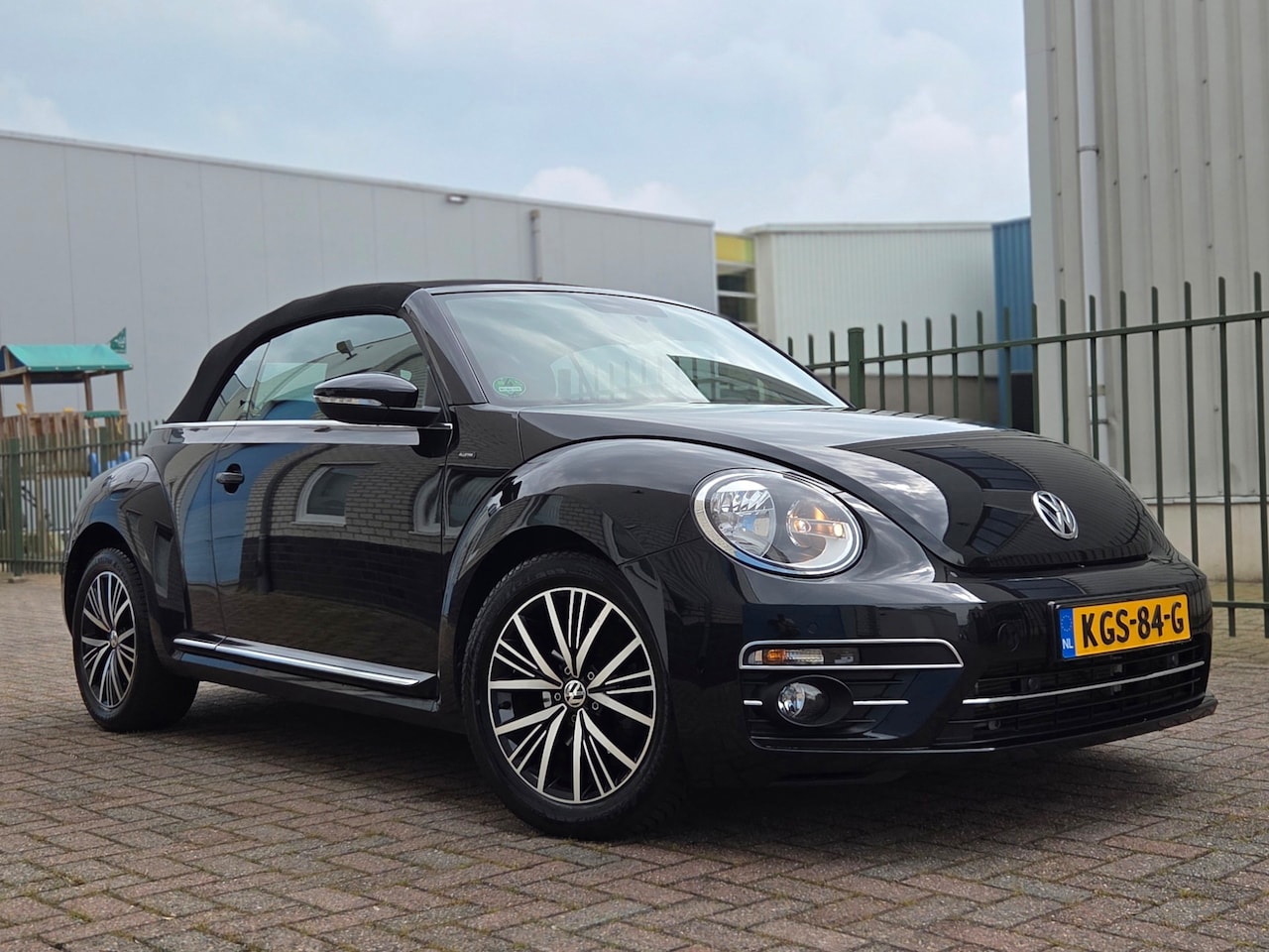 Volkswagen Beetle Cabriolet - 1.2 TSI Airco-Navi-Leder-Camera - AutoWereld.nl