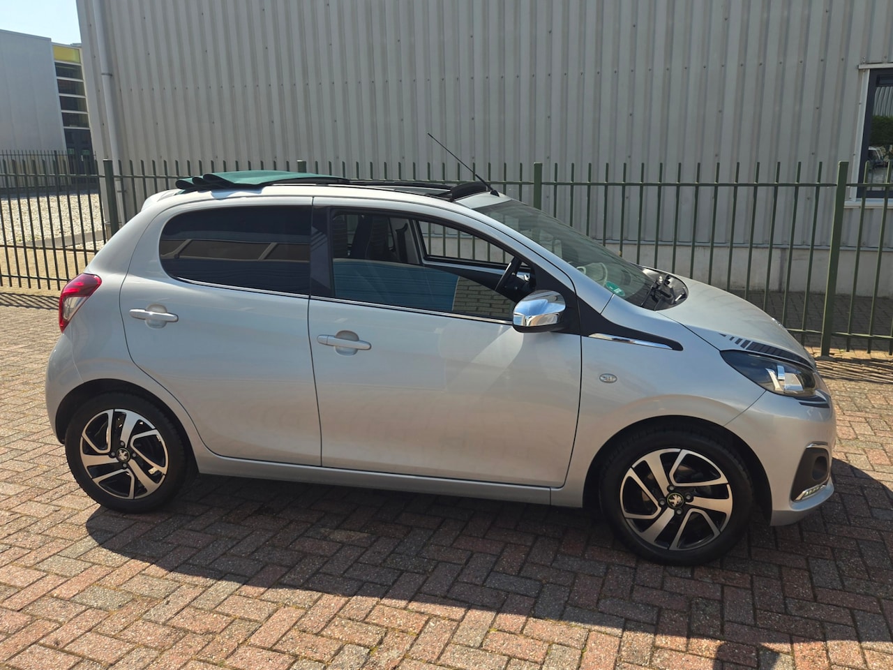 Peugeot 108 - 1.0 e-VTi Active TOP!Airco-Cruise-Carplay-Cabrio - AutoWereld.nl