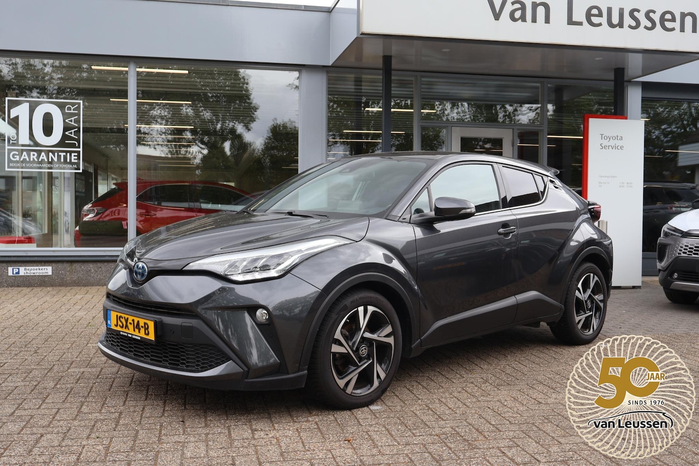 Toyota C-HR - 1.8 HYBRID DYNAMIC ALL-SEASON BANDEN STOELVERW. DODEHOEKDETECTIE KEYLESS LED KOPLAMPEN PAR - AutoWereld.nl