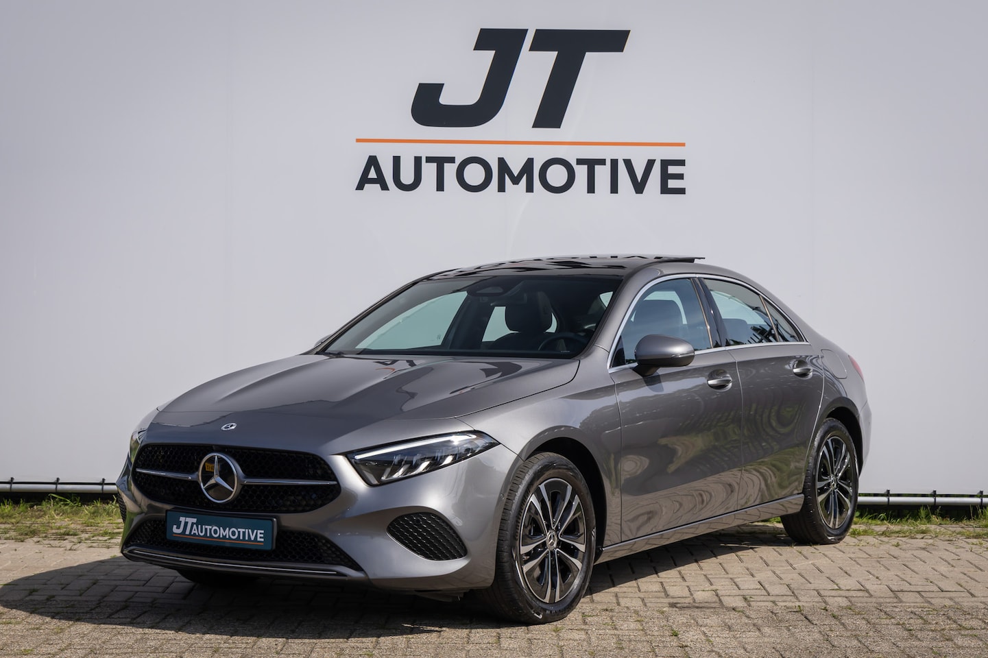 Mercedes-Benz A-klasse - A250E Star edition Luxury Panoramadak | Stoelverwarming | Camera | PDC | Half ledere bekle - AutoWereld.nl
