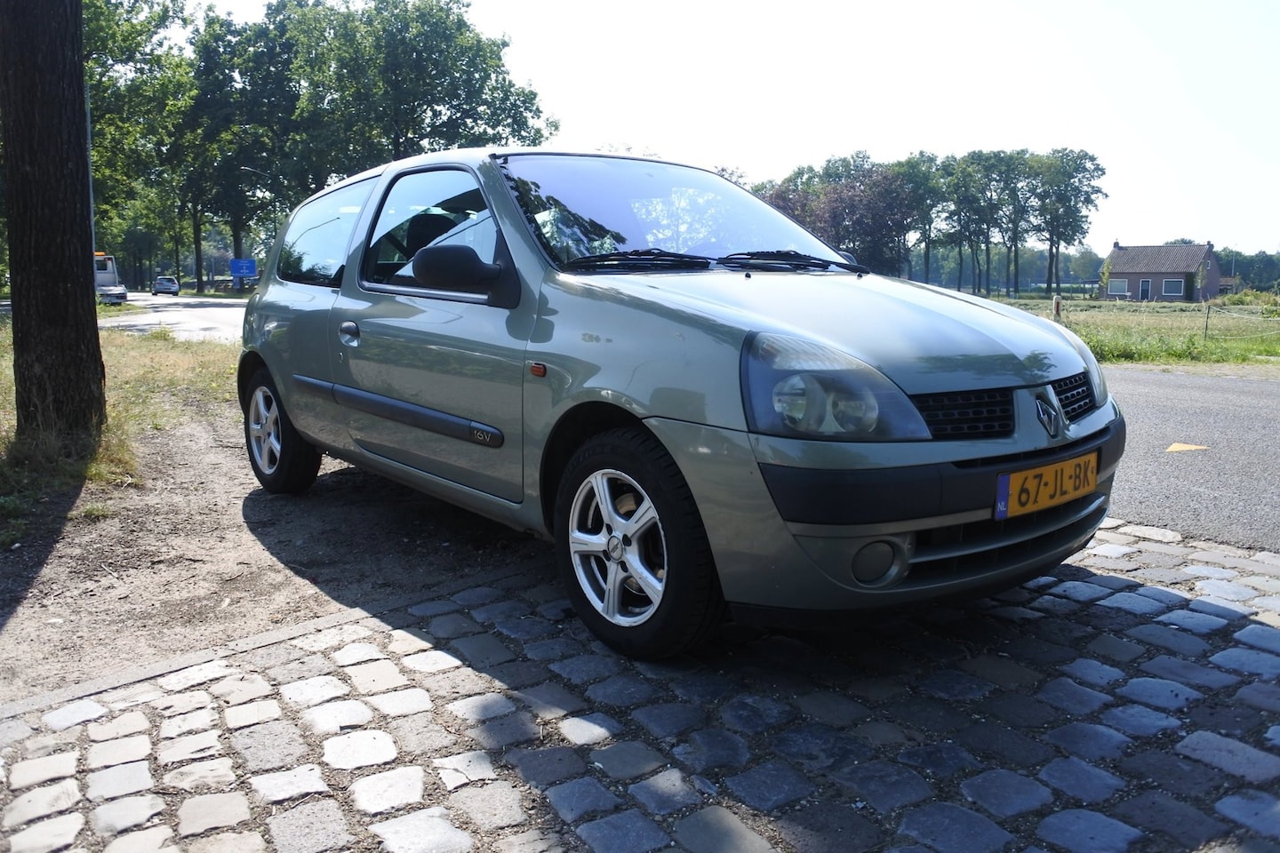 Renault Clio - 1.2-16V Expression nw apk 24-6-2027 nette auto goed rijdend - AutoWereld.nl