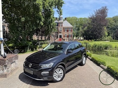 Volkswagen T-Roc - 1.5 TSI Style | Camera | Adaptive | Clima | Trekhaak | Dealer Onderhouden |