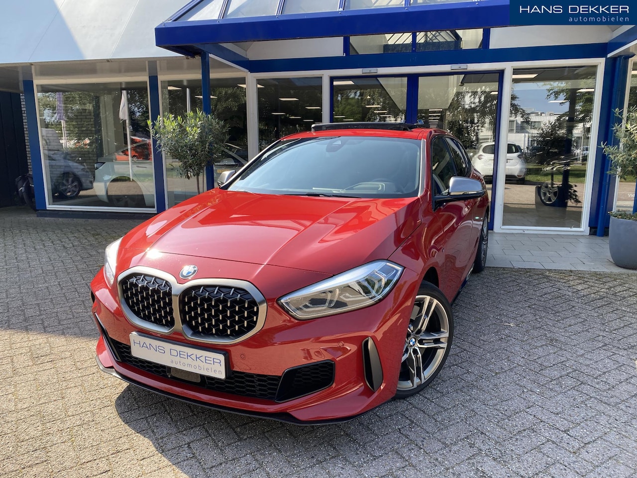 BMW 1-serie - M135i xDrive High Executive Edition Head up / Stuur & Stoel verwarming / ledere kuipstoele - AutoWereld.nl