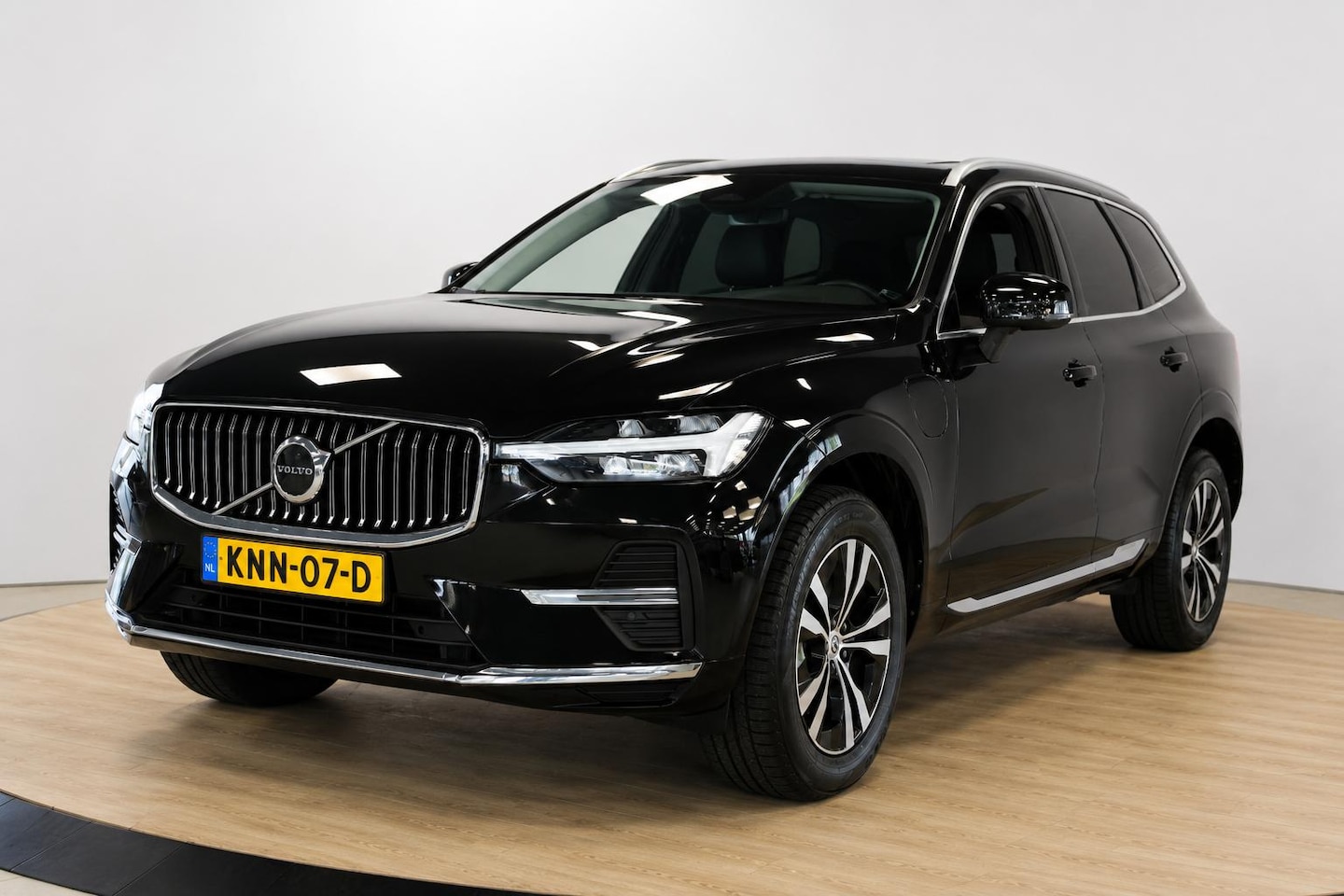 Volvo XC60 - 2.0 Recharge T6 AWD Inscription | Schuif- Kanteldak - AutoWereld.nl