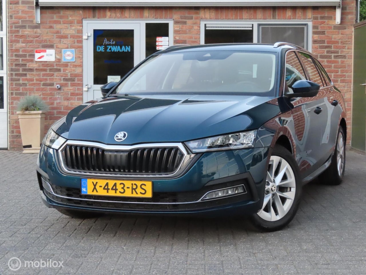 Skoda Octavia Combi - 1.5 e-TSI Business Edition Plus|Electr A klep|Adaptive Cruise|Stoelverwarming|Parkeersenso - AutoWereld.nl