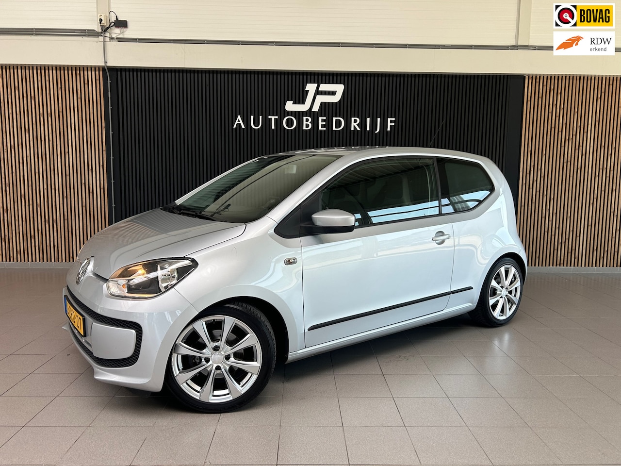 Volkswagen Up! - 1.0 take up! BlueMotion AIRCO|NAVI|16INCH-LM VELGEN|PDC - AutoWereld.nl