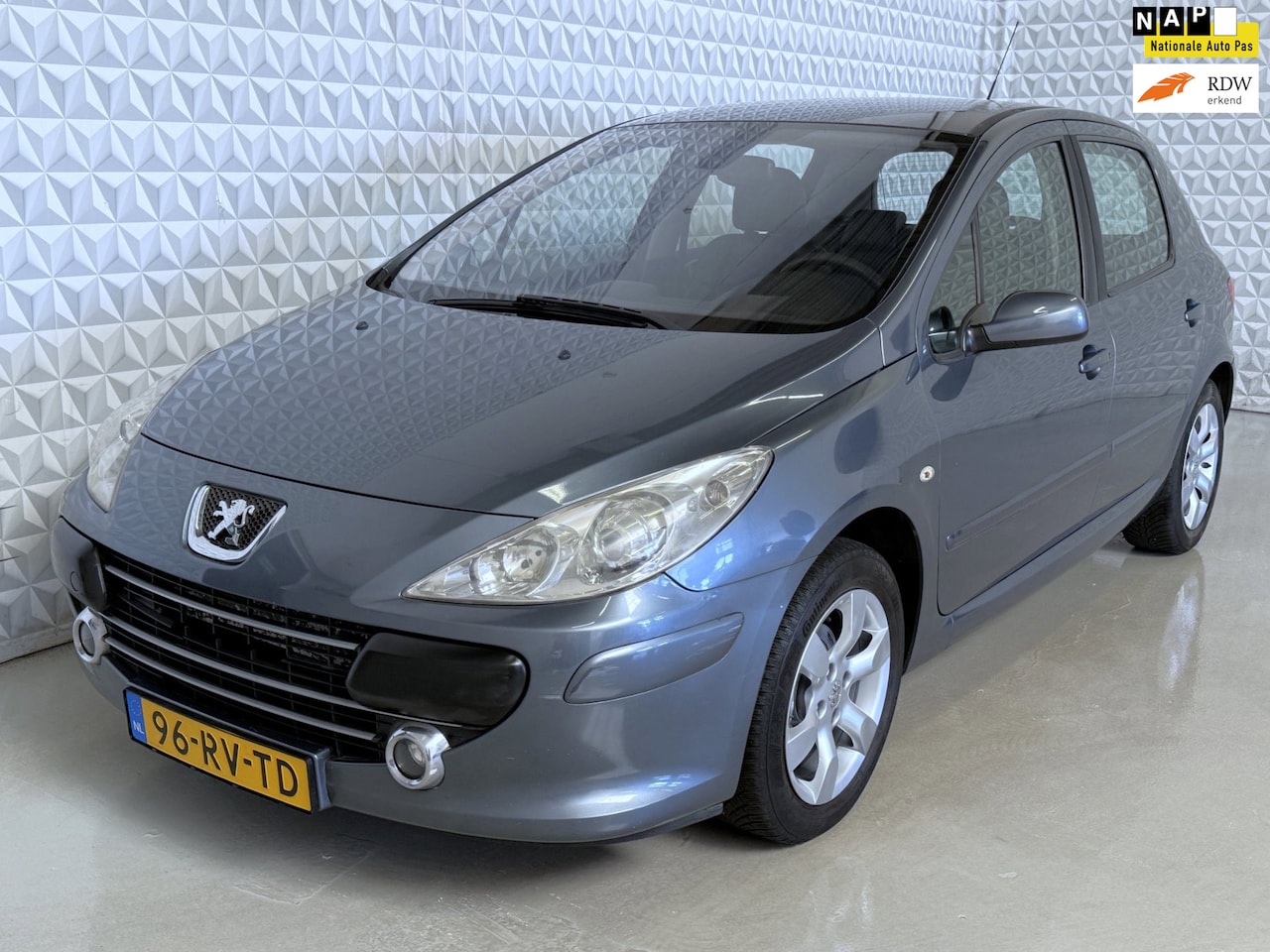 Peugeot 307 - 1.6-16V Griffe CRUISE-LEER-PDC-TREKHAAK (2005) - AutoWereld.nl