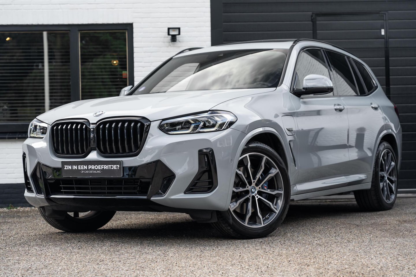 BMW X3 - XDrive30e M-sport Brooklyn Grau Pano LASER HUD Memory - AutoWereld.nl