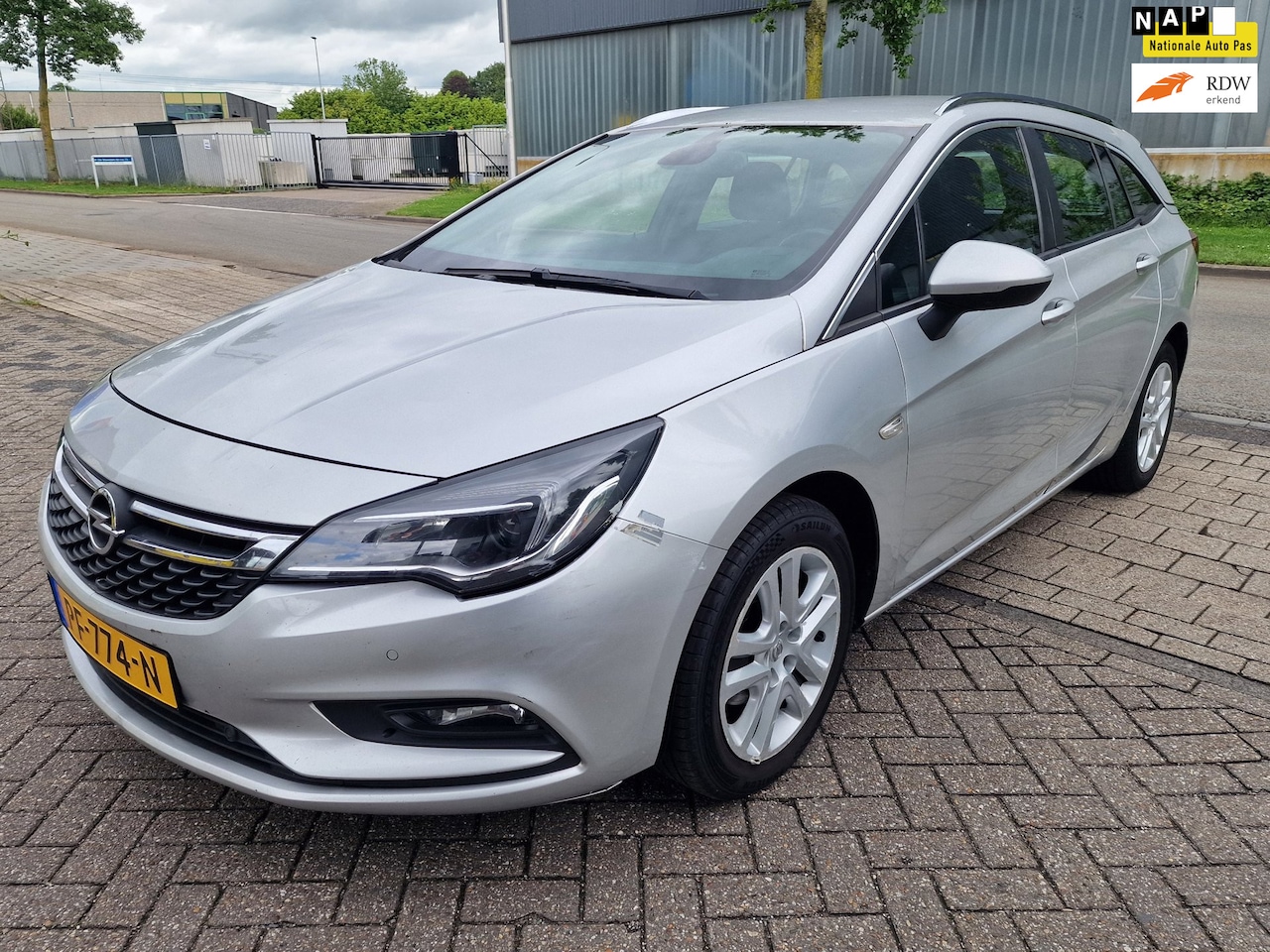 Opel Astra Sports Tourer - 1.6 CDTI Online Edition 1.6 CDTI Online Edition, MOTOR DEFECT, Inruil mogelijk. - AutoWereld.nl