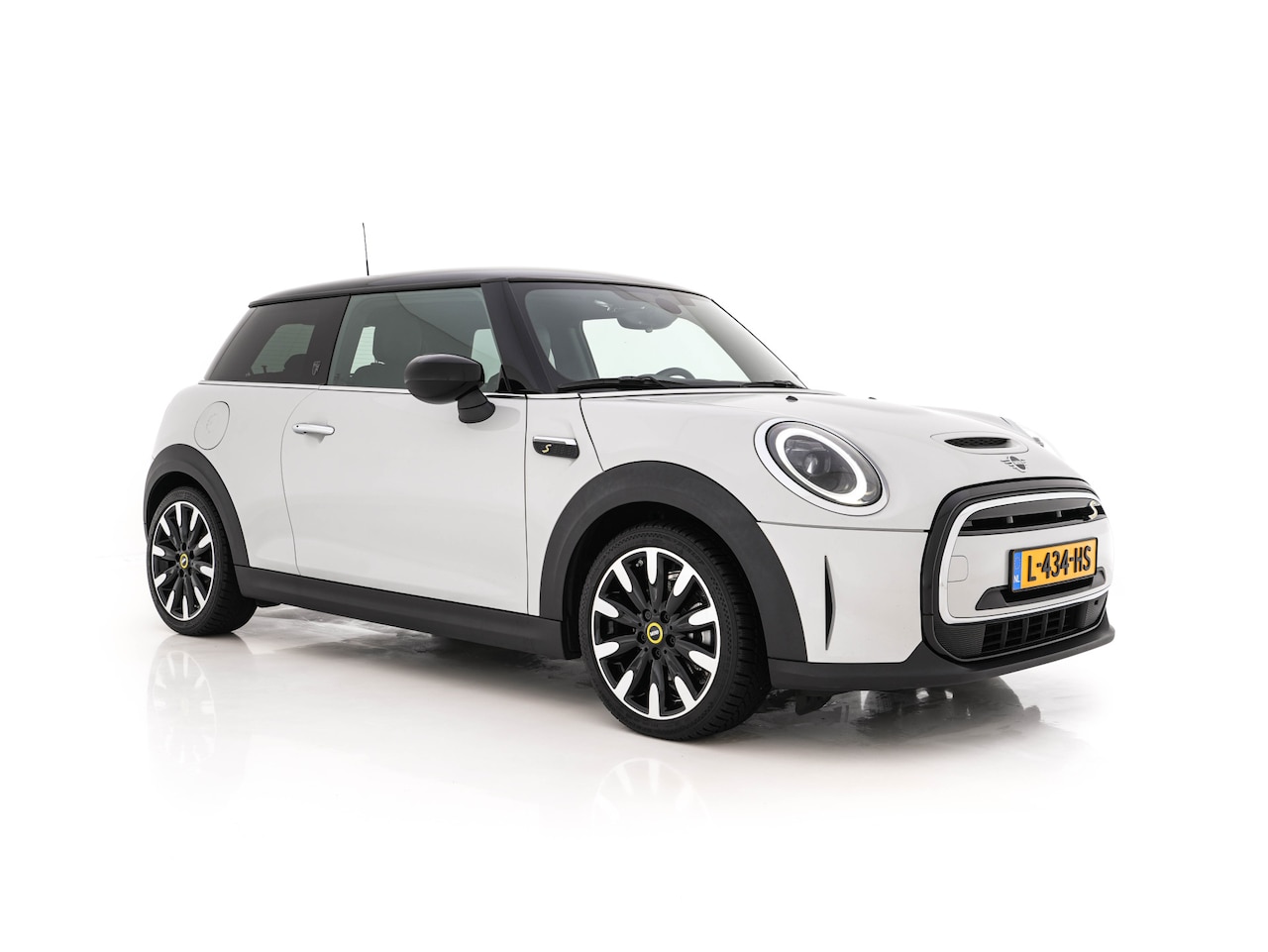 MINI Electric - MINI Yours 33 kWh [3-Fase-11kW] {SoH-95%} (INCL-BTW) Aut. *LEATHER | DIGI-COCKPIT | HEAD-U - AutoWereld.nl