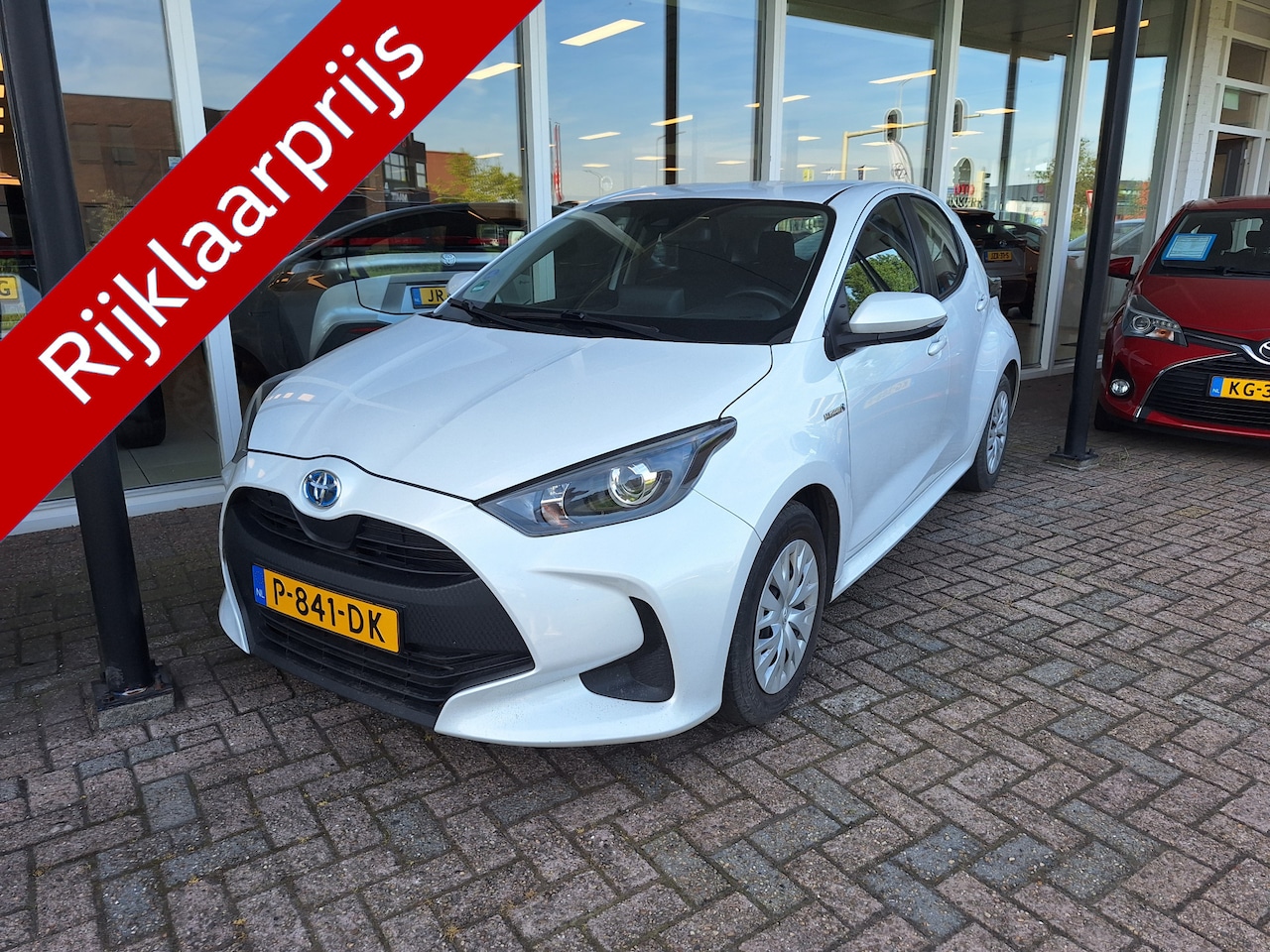 Toyota Yaris - 1.5 Hybrid Active met parelmoer metallic - AutoWereld.nl